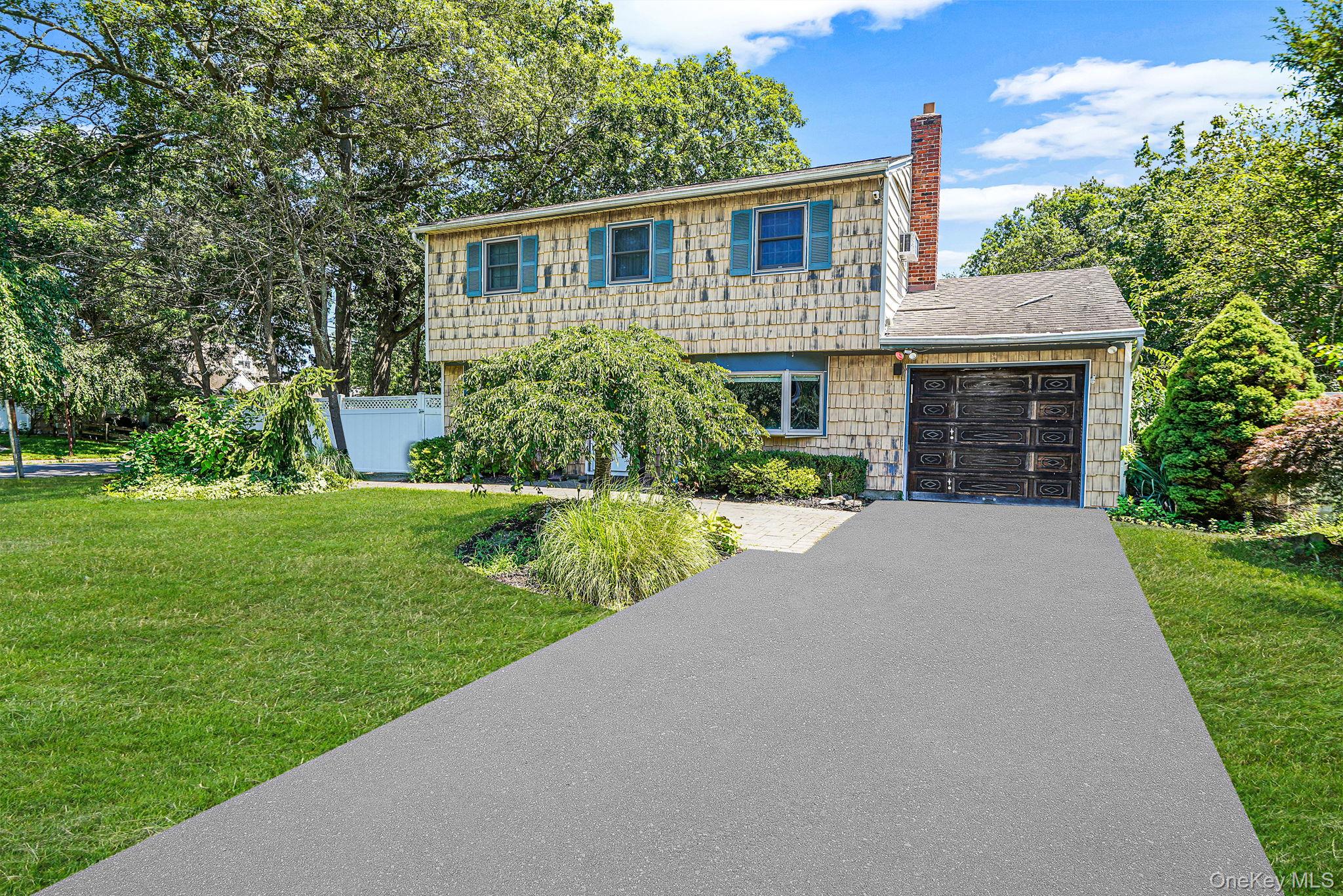 20 Revere Circle, Port Jefferson Station, NY 11776