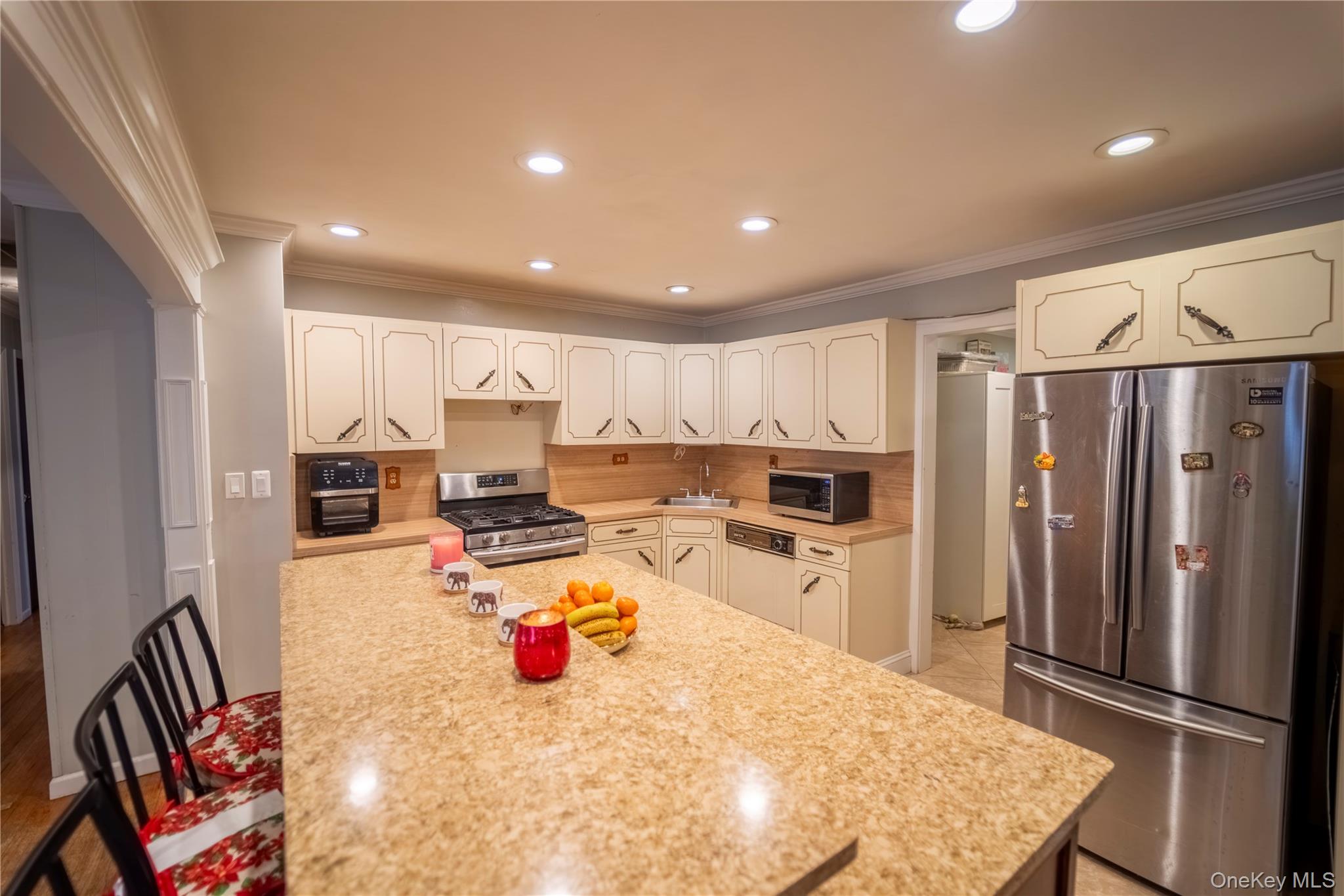 56 Suffolk Avenue, West Babylon, NY 11704