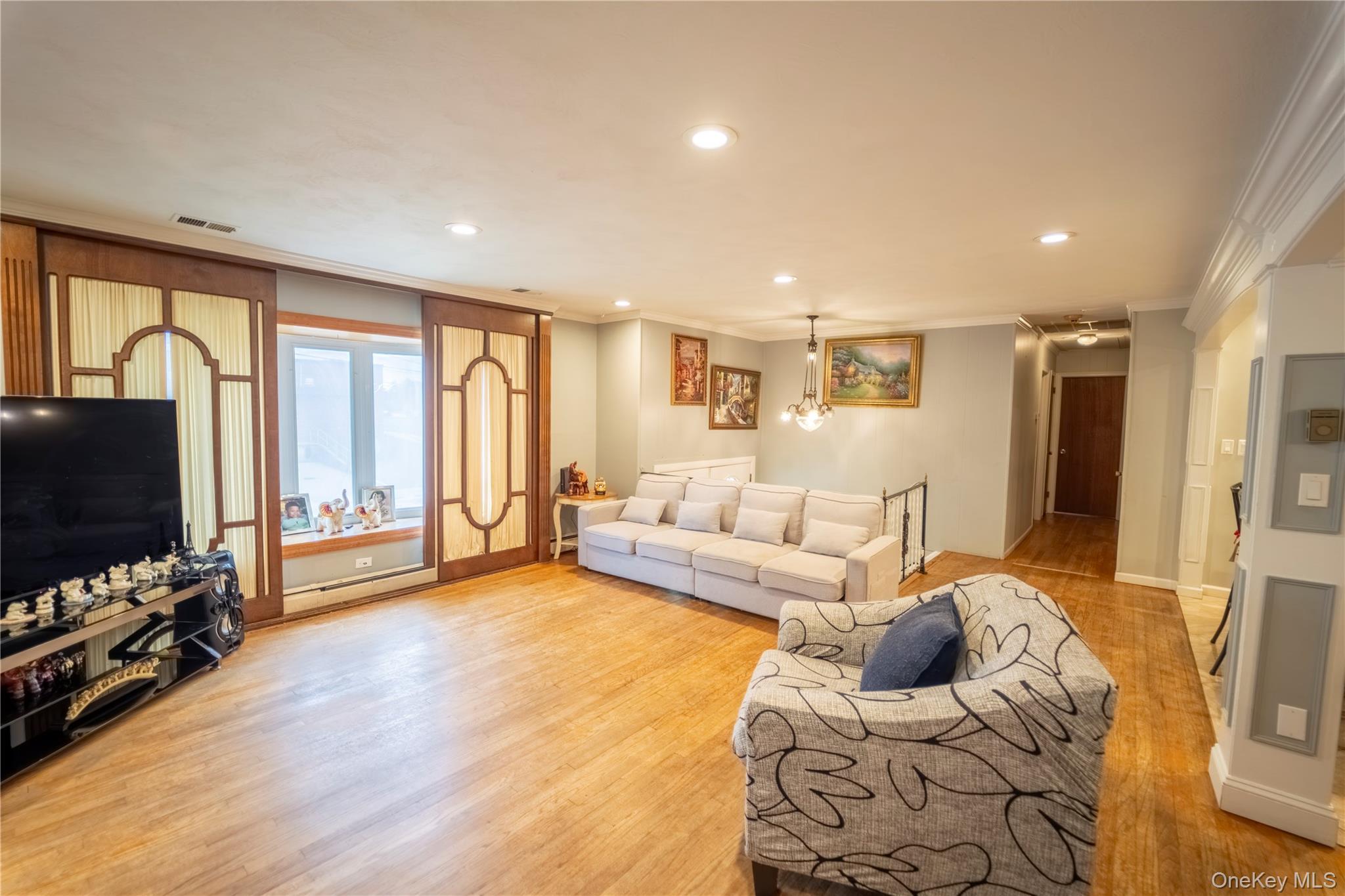 56 Suffolk Avenue, West Babylon, NY 11704