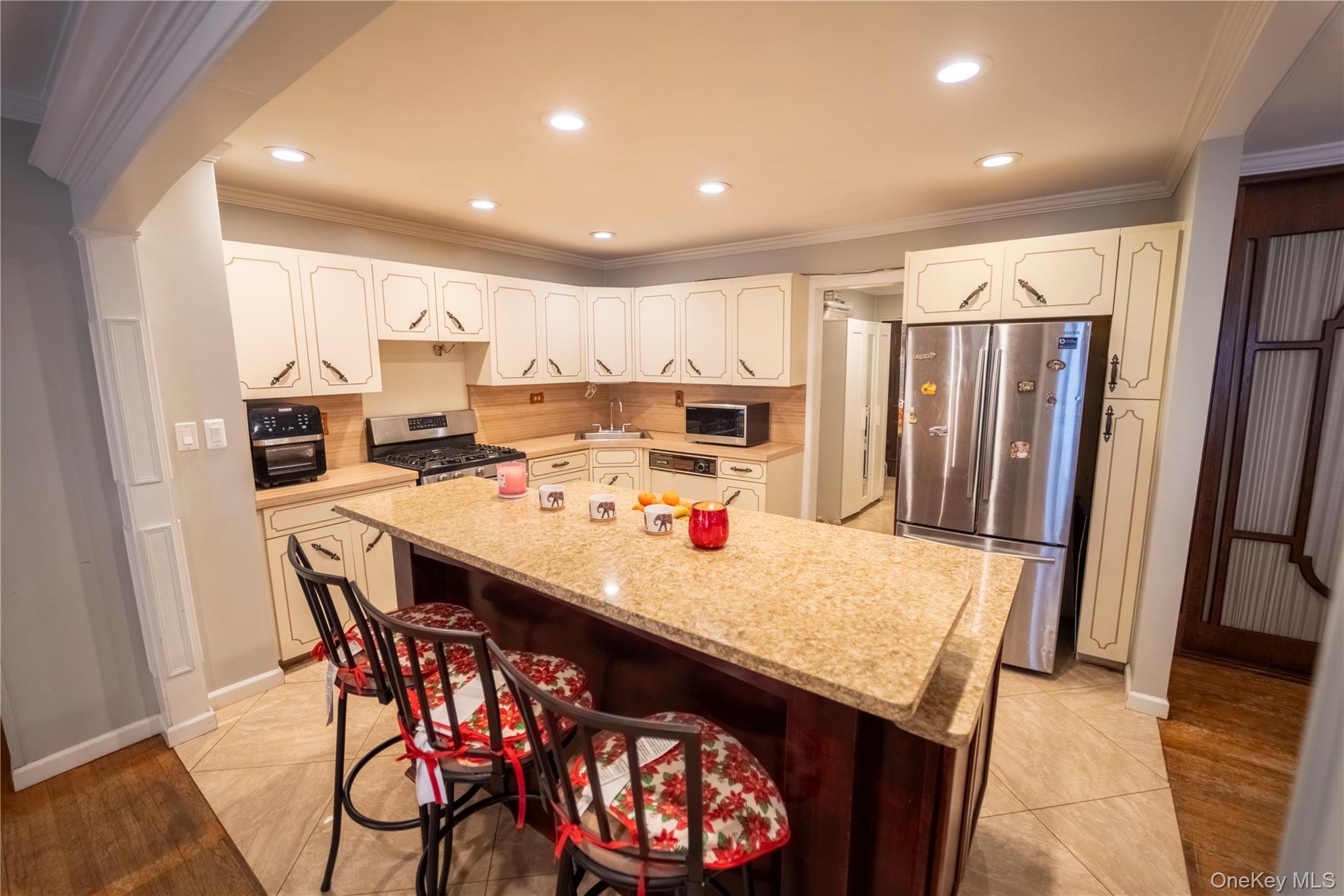 56 Suffolk Avenue, West Babylon, NY 11704