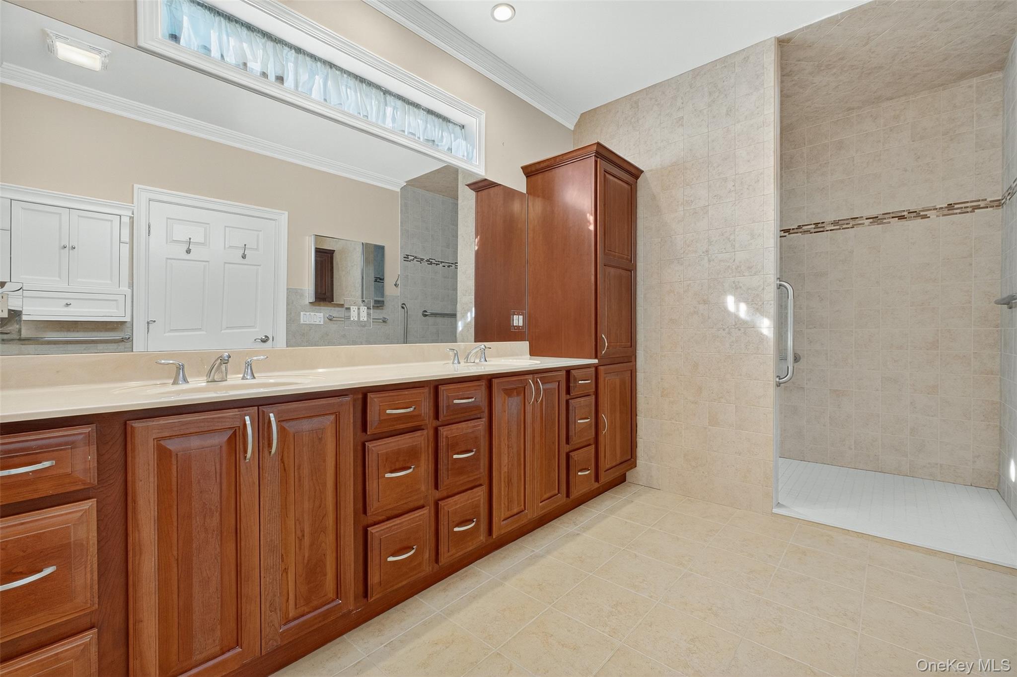 71 Ridgeline Drive, Poughkeepsie, NY 12603