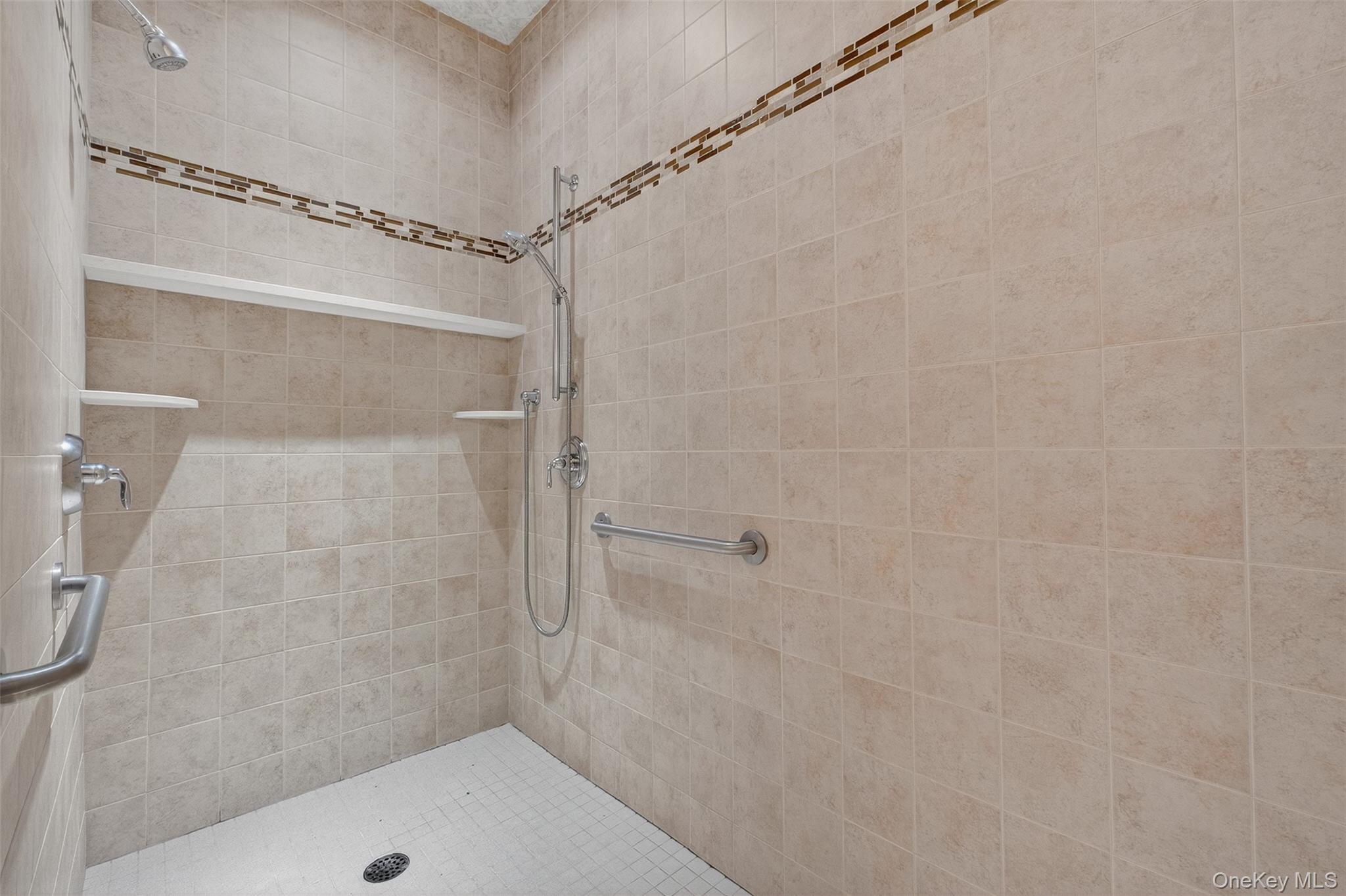 71 Ridgeline Drive, Poughkeepsie, NY 12603