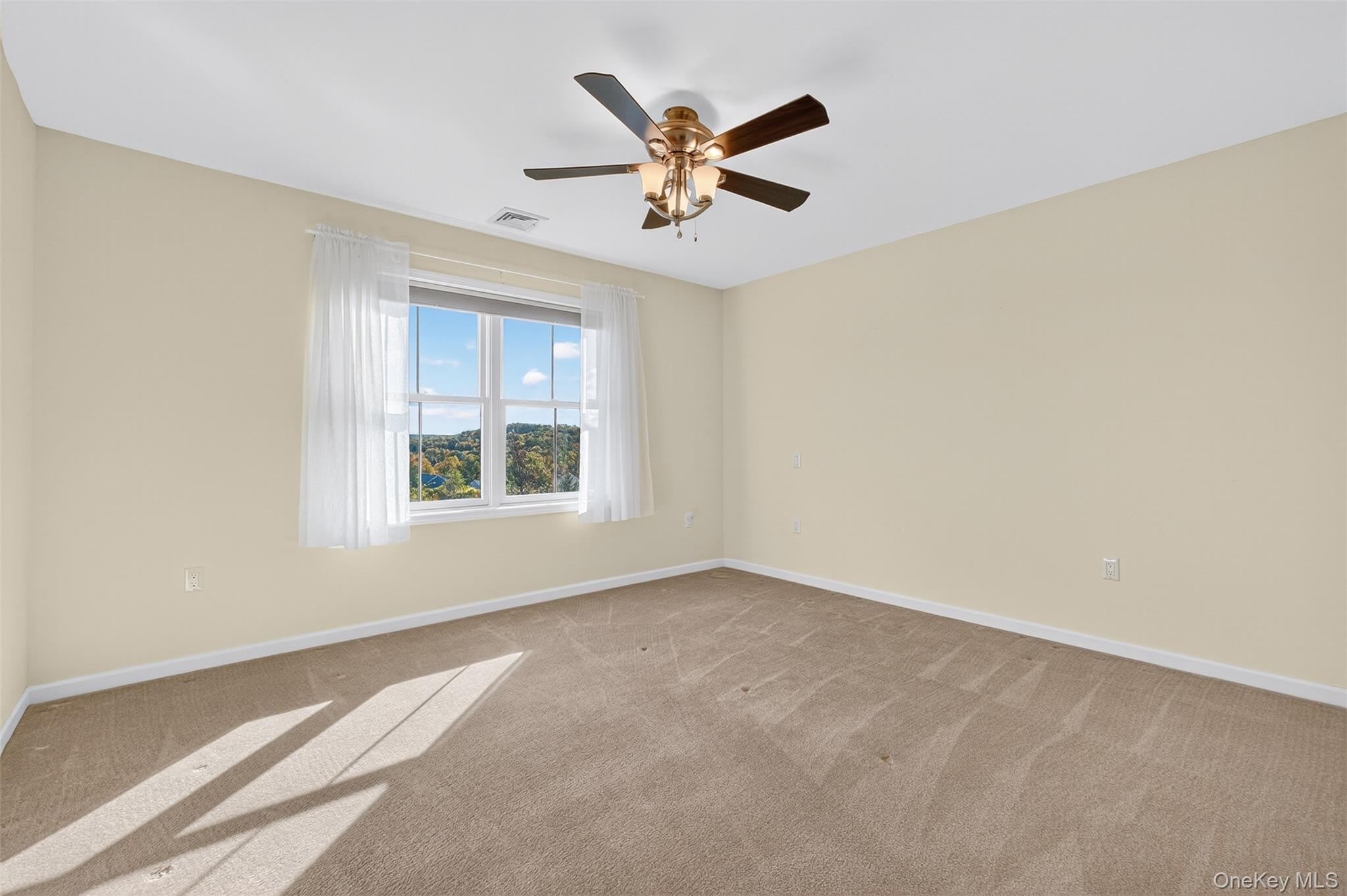 71 Ridgeline Drive, Poughkeepsie, NY 12603