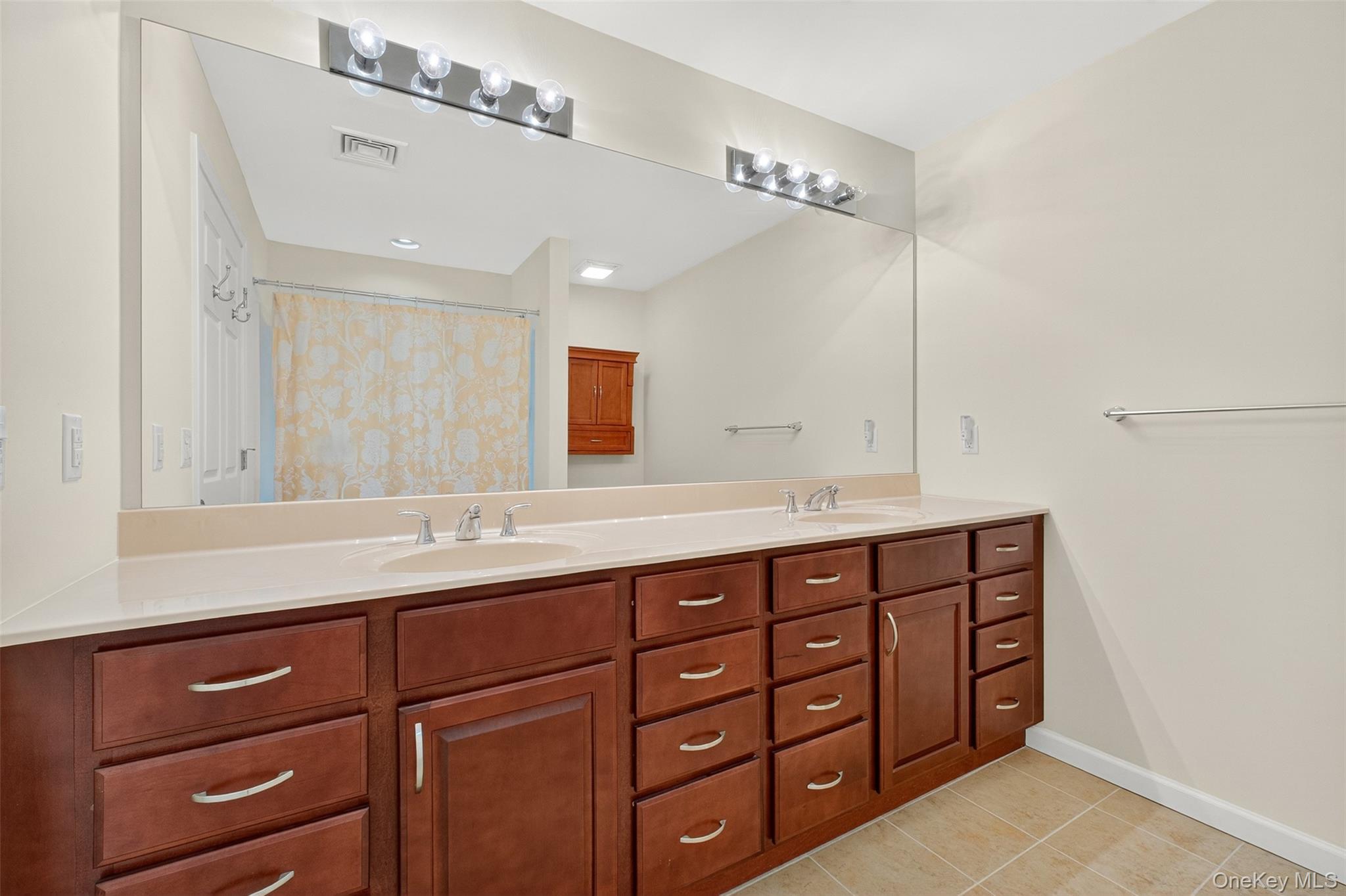 71 Ridgeline Drive, Poughkeepsie, NY 12603