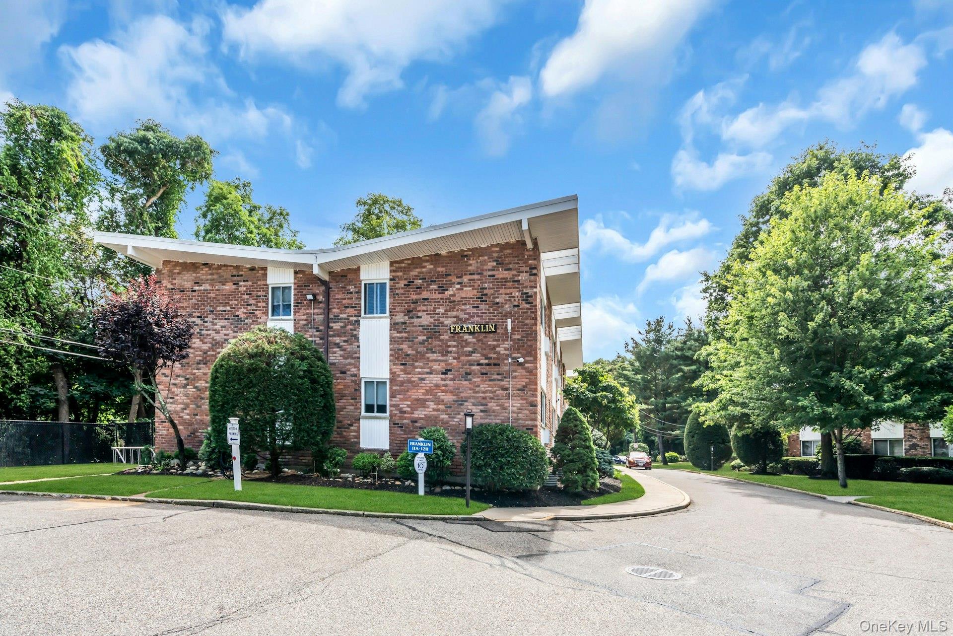 200 Lexington Avenue # 12H, Oyster Bay, NY 11771