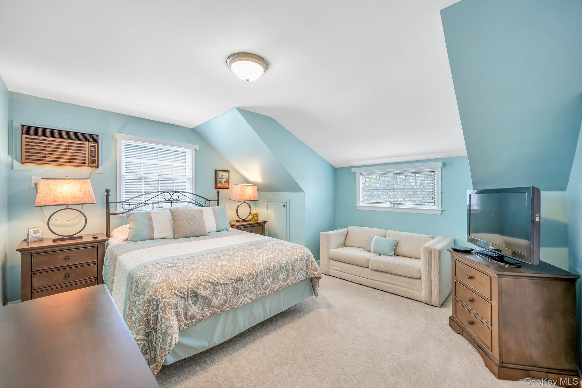 62 Vincent Road, Hicksville, NY 11801