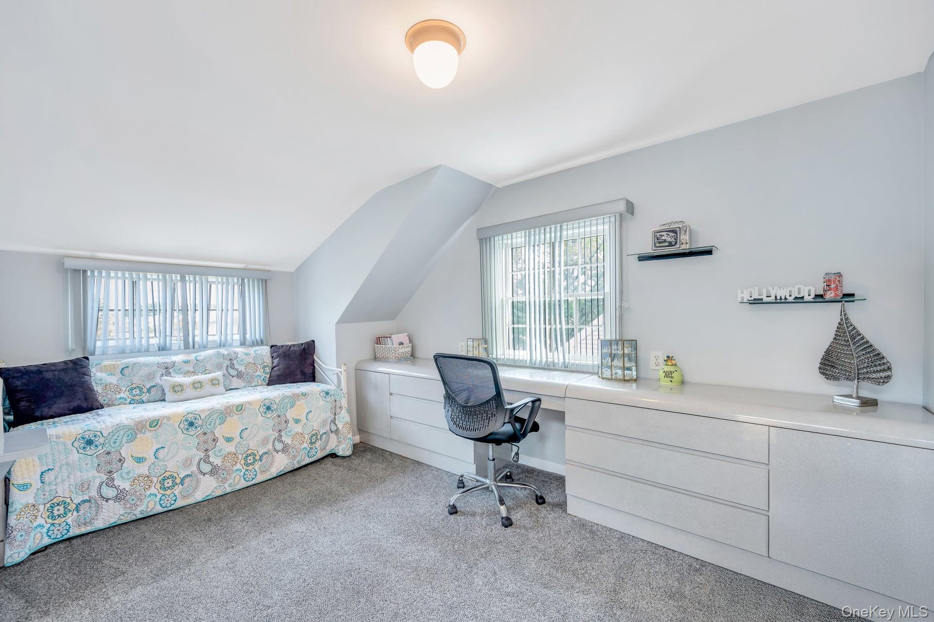 62 Vincent Road, Hicksville, NY 11801