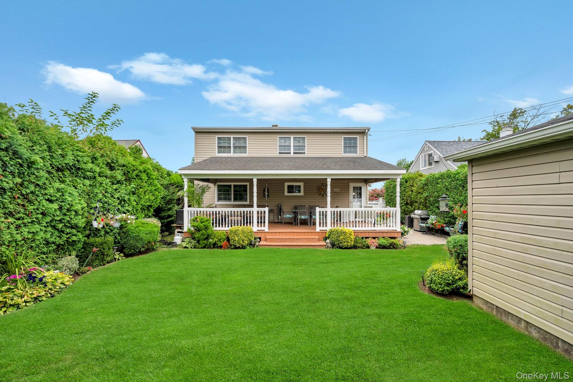 62 Vincent Road, Hicksville, NY 11801