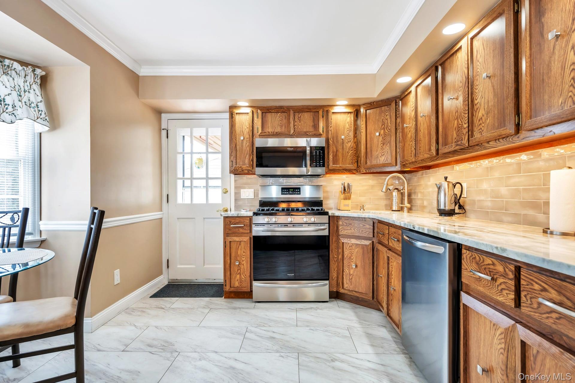 62 Vincent Road, Hicksville, NY 11801