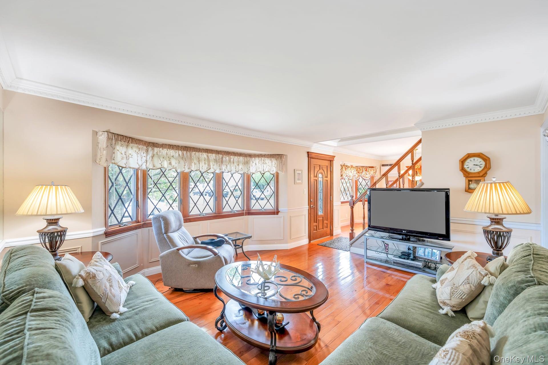 62 Vincent Road, Hicksville, NY 11801