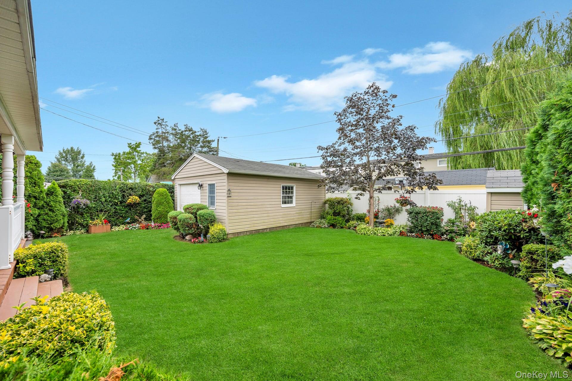 62 Vincent Road, Hicksville, NY 11801