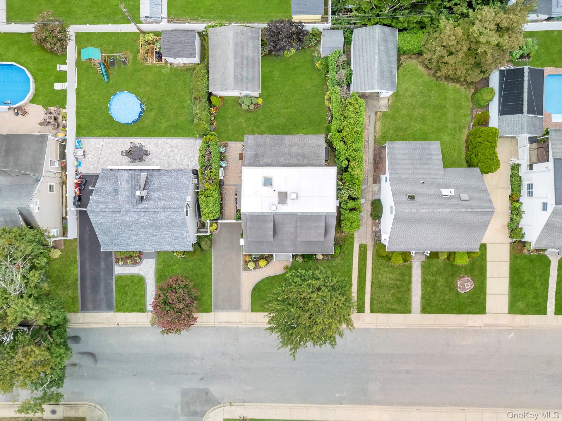 62 Vincent Road, Hicksville, NY 11801