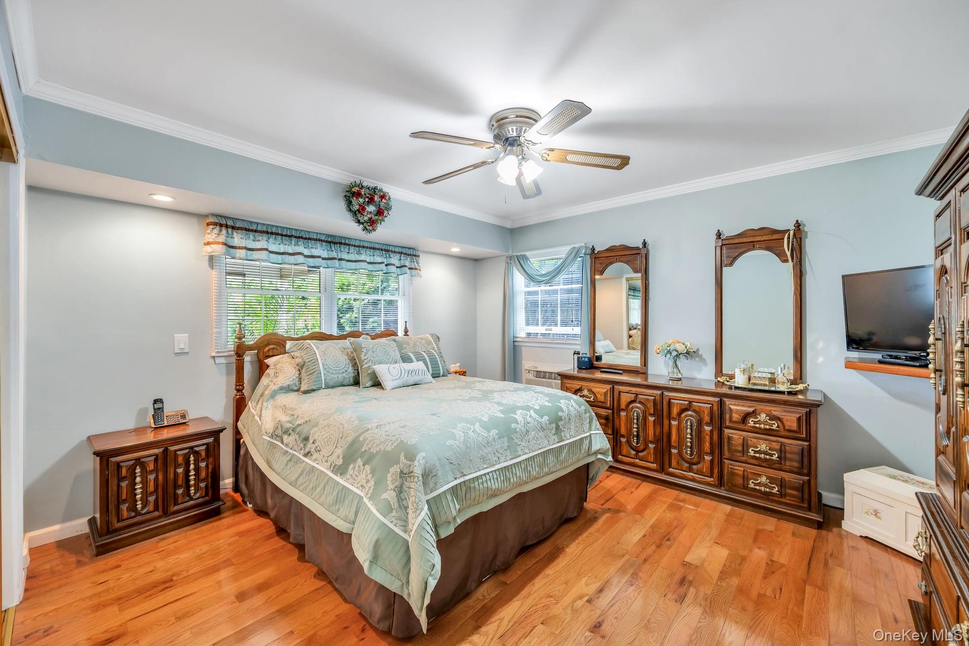 62 Vincent Road, Hicksville, NY 11801