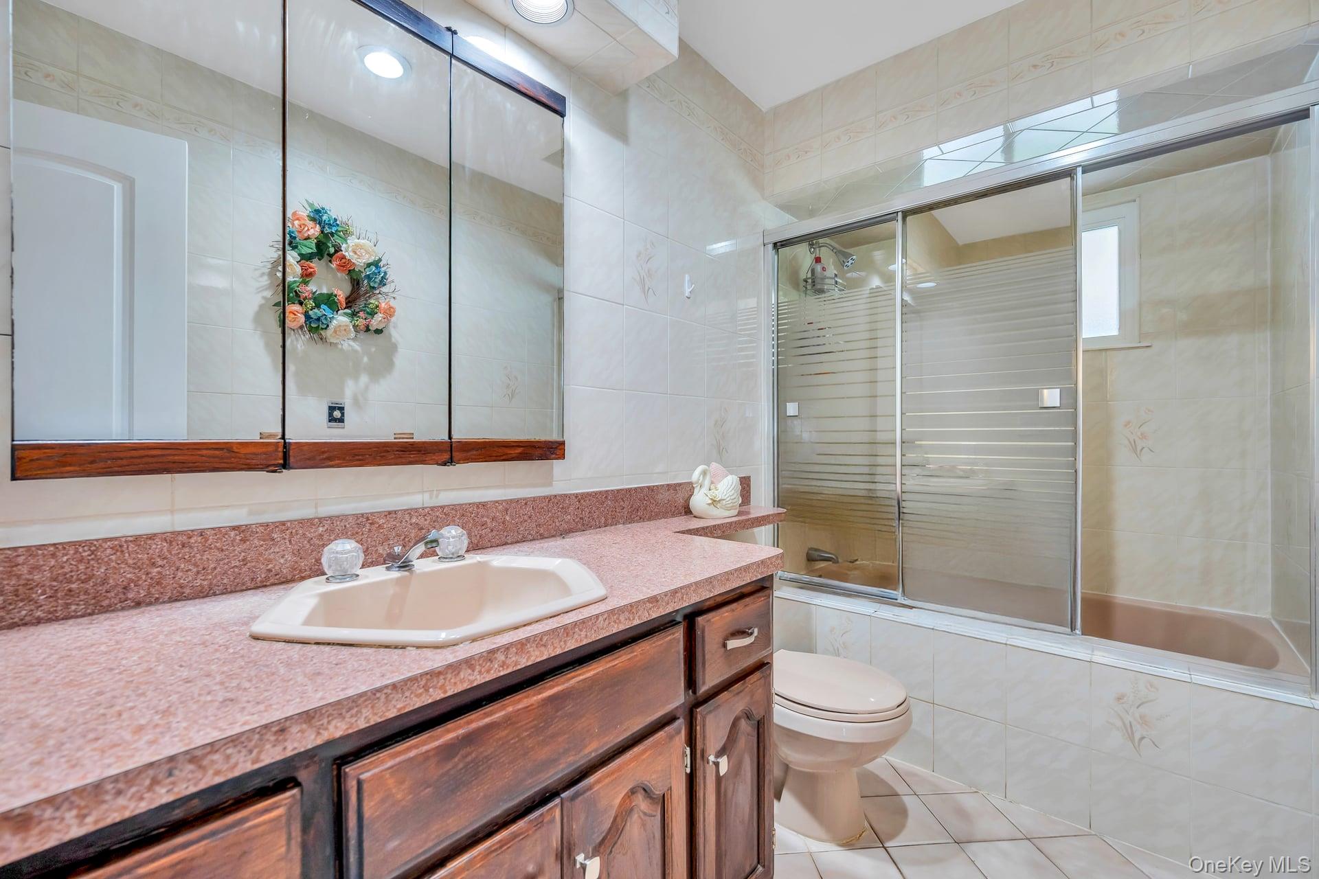 62 Vincent Road, Hicksville, NY 11801