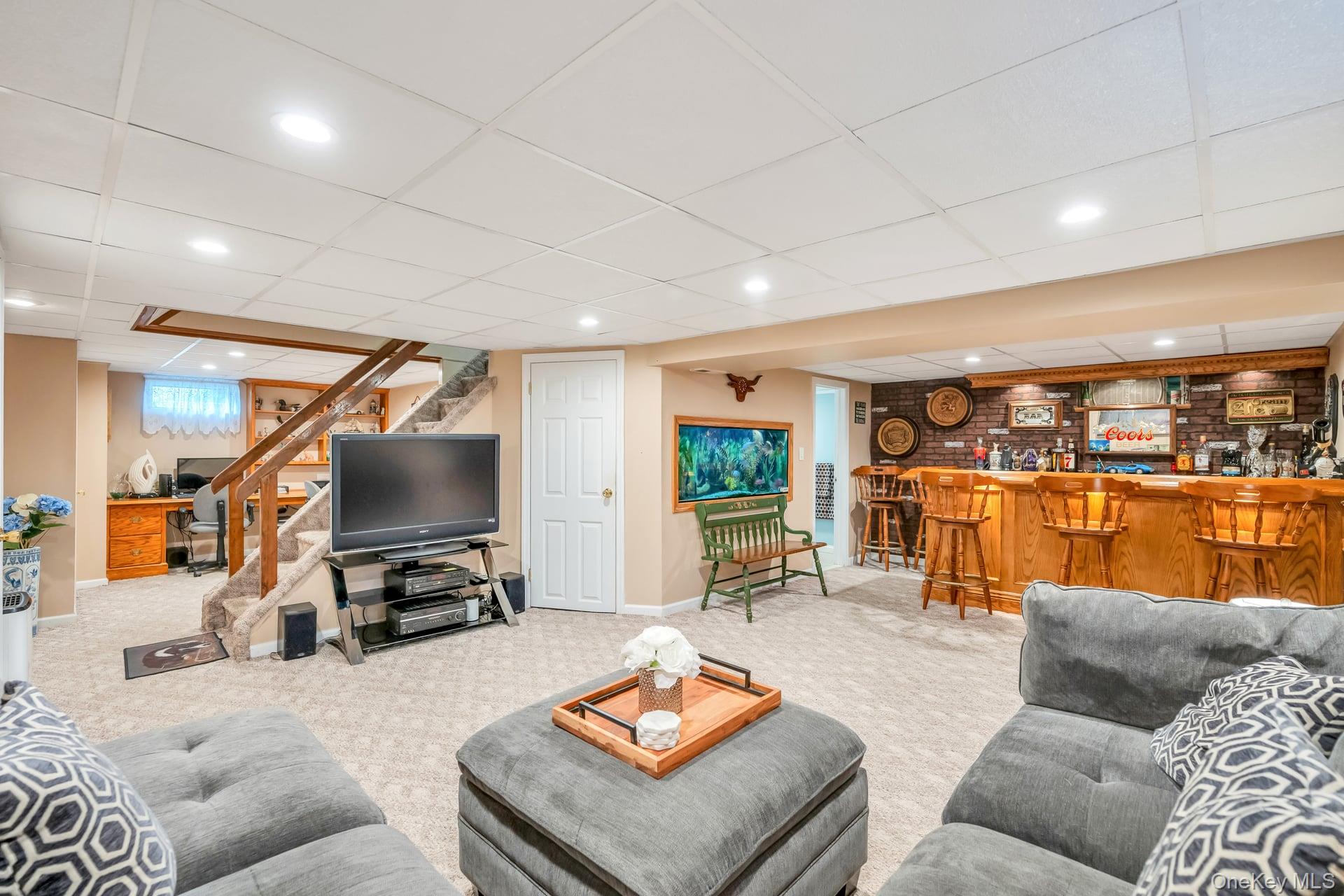 62 Vincent Road, Hicksville, NY 11801