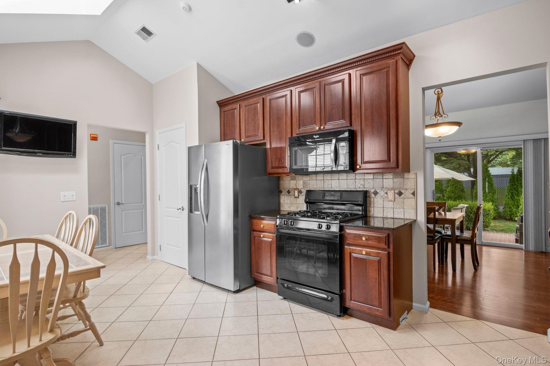 37 Constantine Way, Mount Sinai, NY 11766