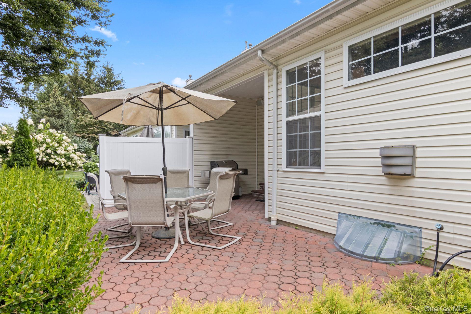 37 Constantine Way, Mount Sinai, NY 11766