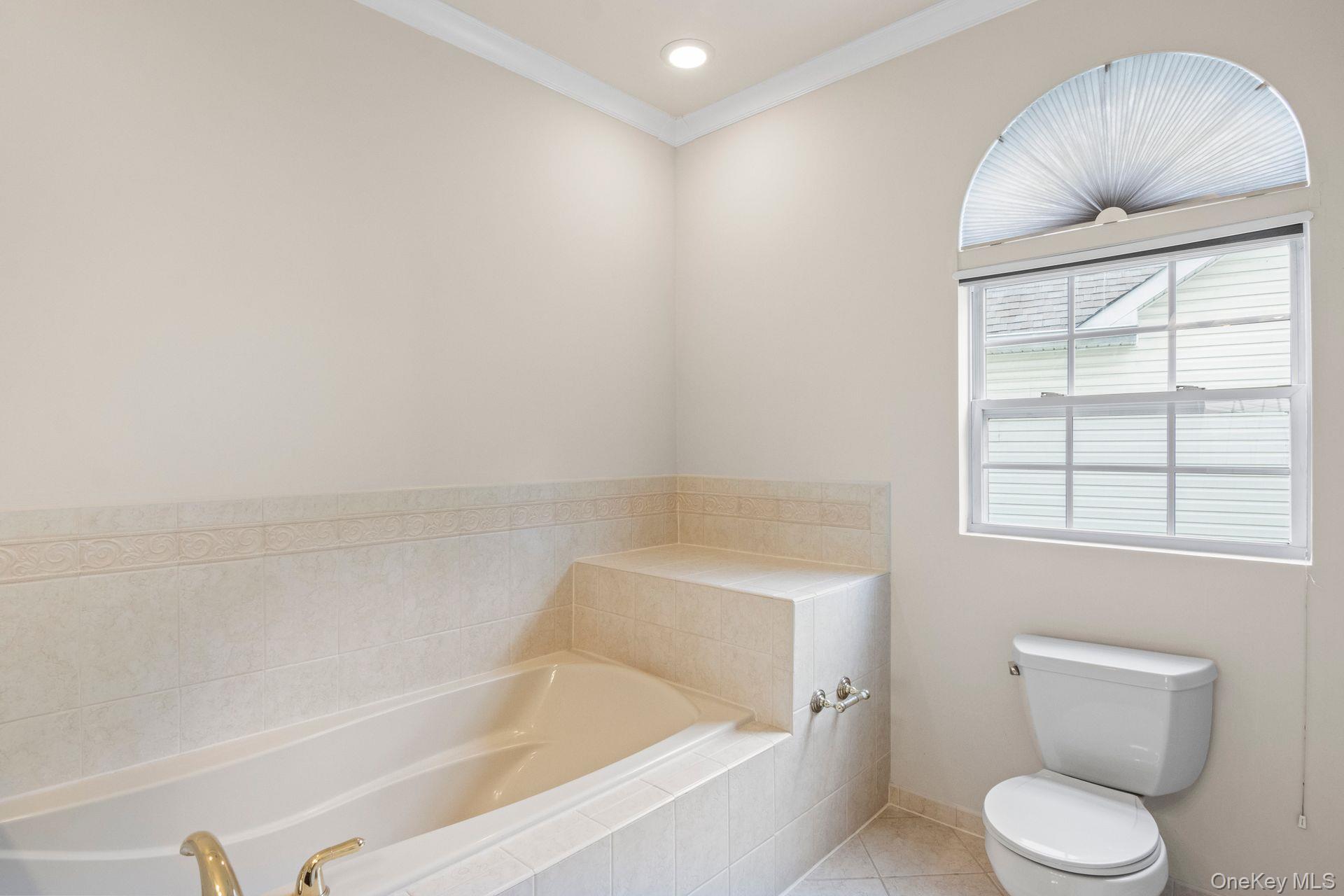 37 Constantine Way, Mount Sinai, NY 11766