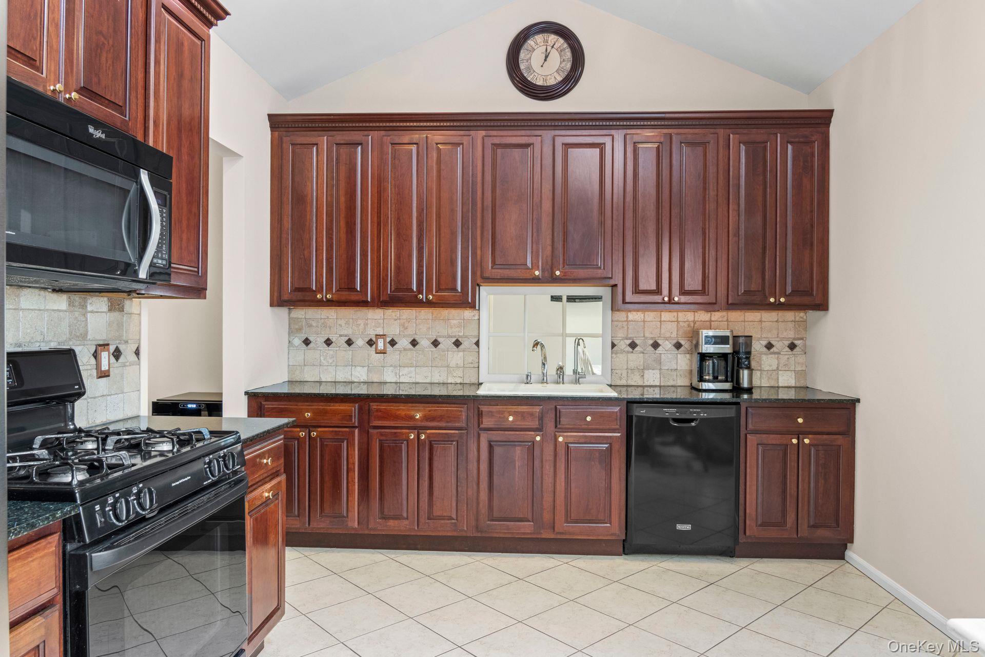 37 Constantine Way, Mount Sinai, NY 11766