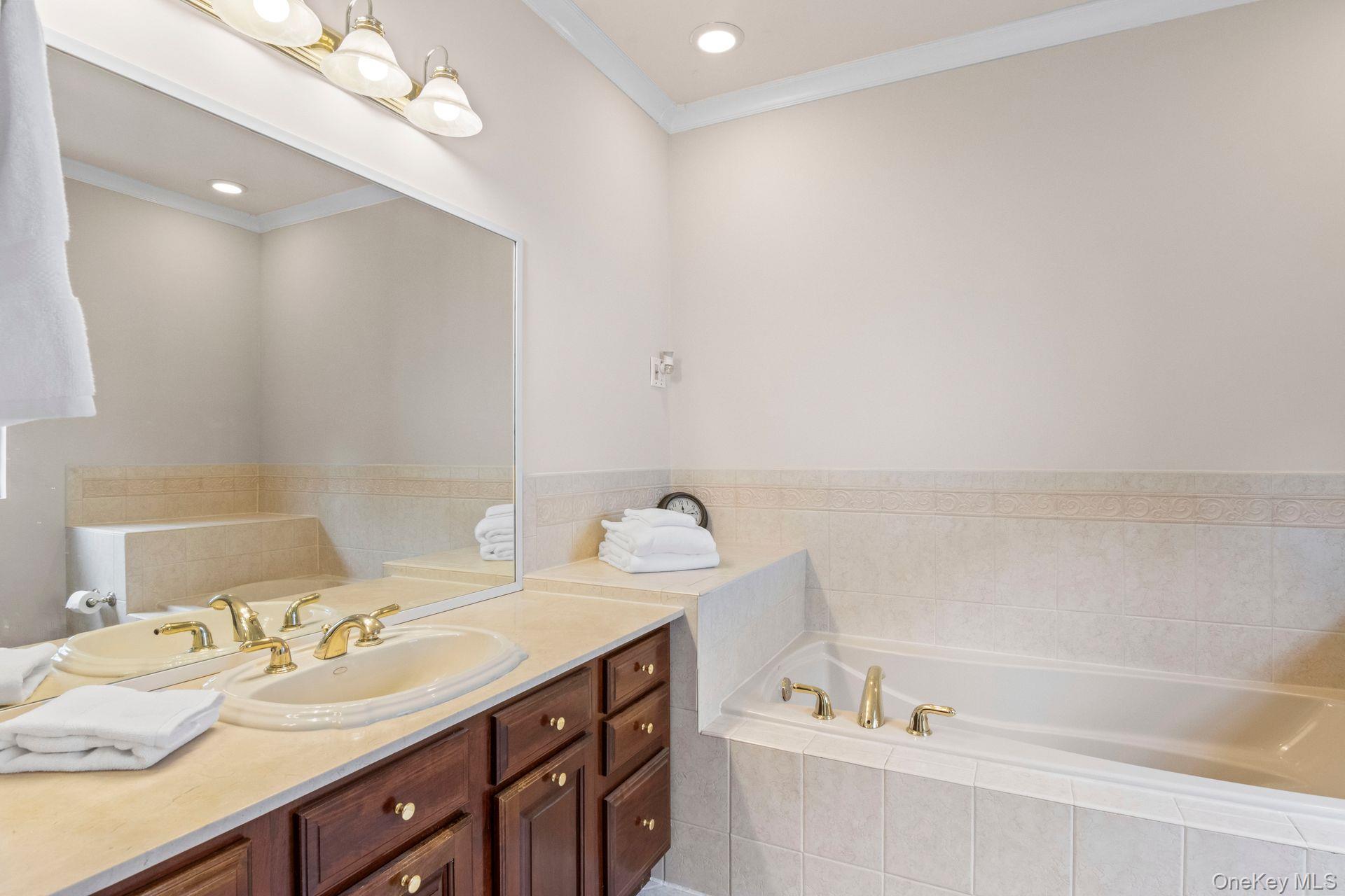 37 Constantine Way, Mount Sinai, NY 11766