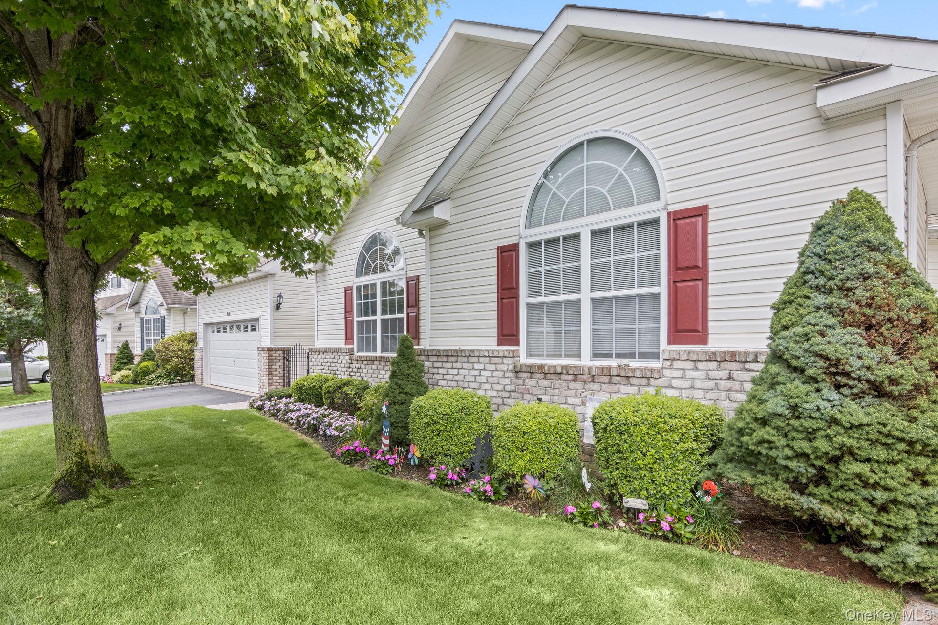 37 Constantine Way, Mount Sinai, NY 11766