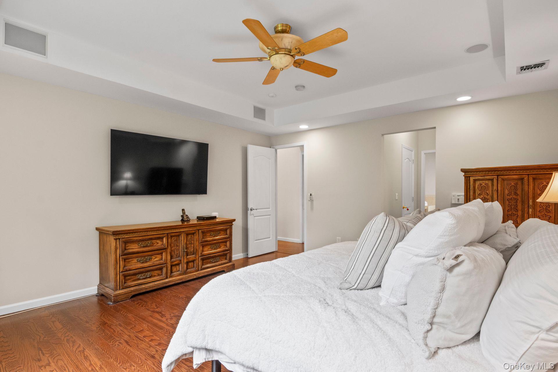 37 Constantine Way, Mount Sinai, NY 11766