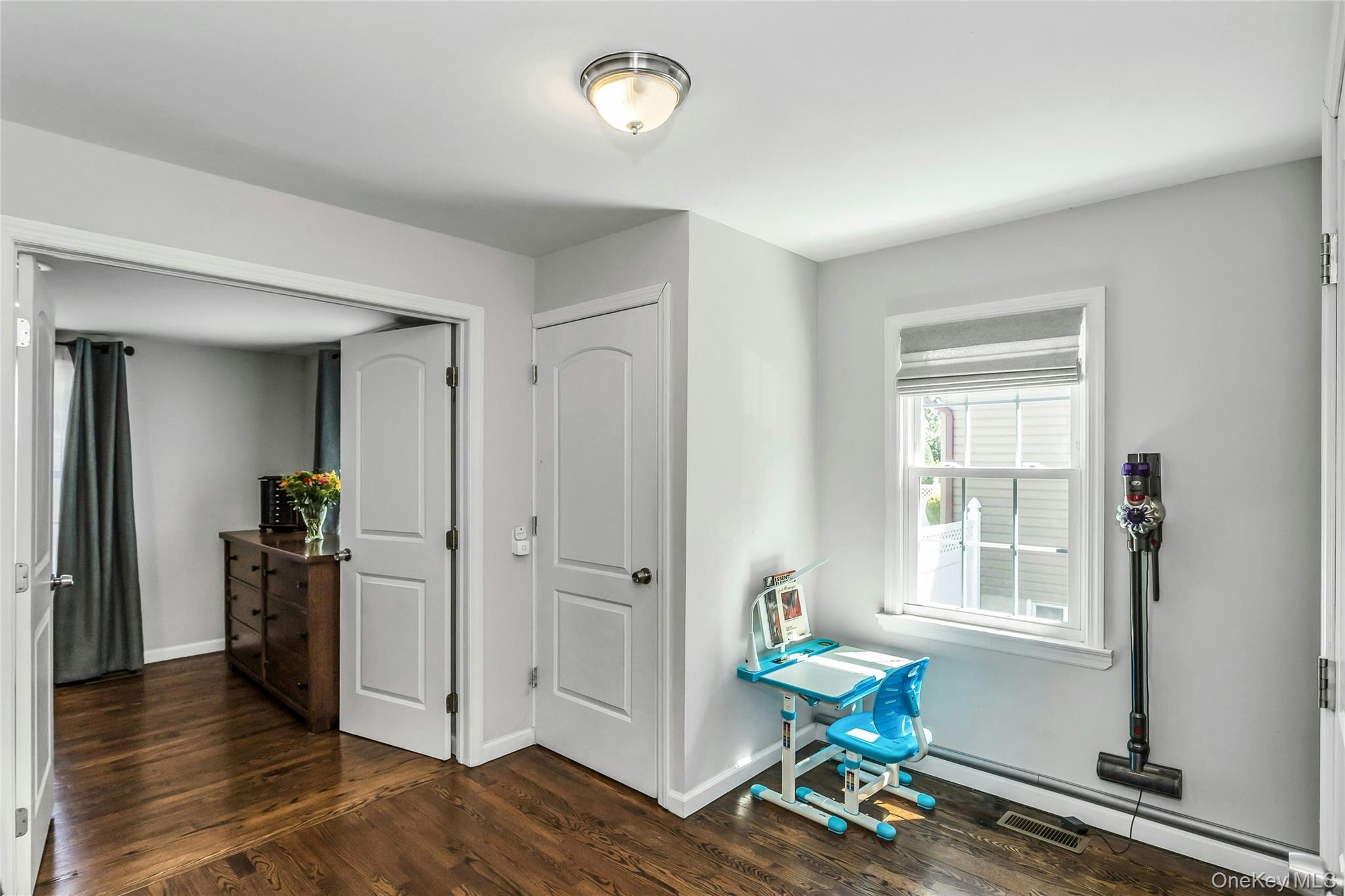 106 Scarcliffe Drive, Malverne, NY 11565