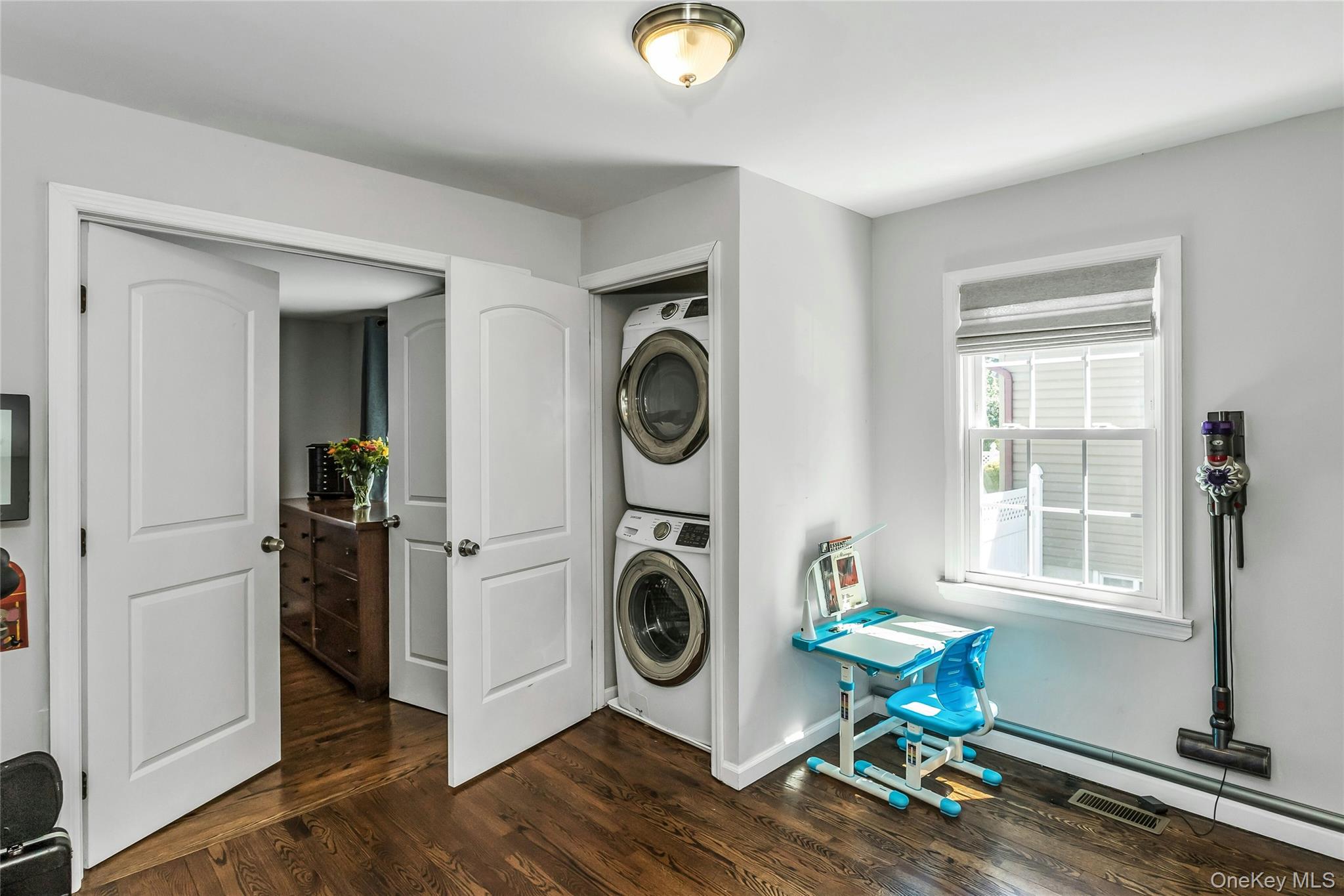 106 Scarcliffe Drive, Malverne, NY 11565