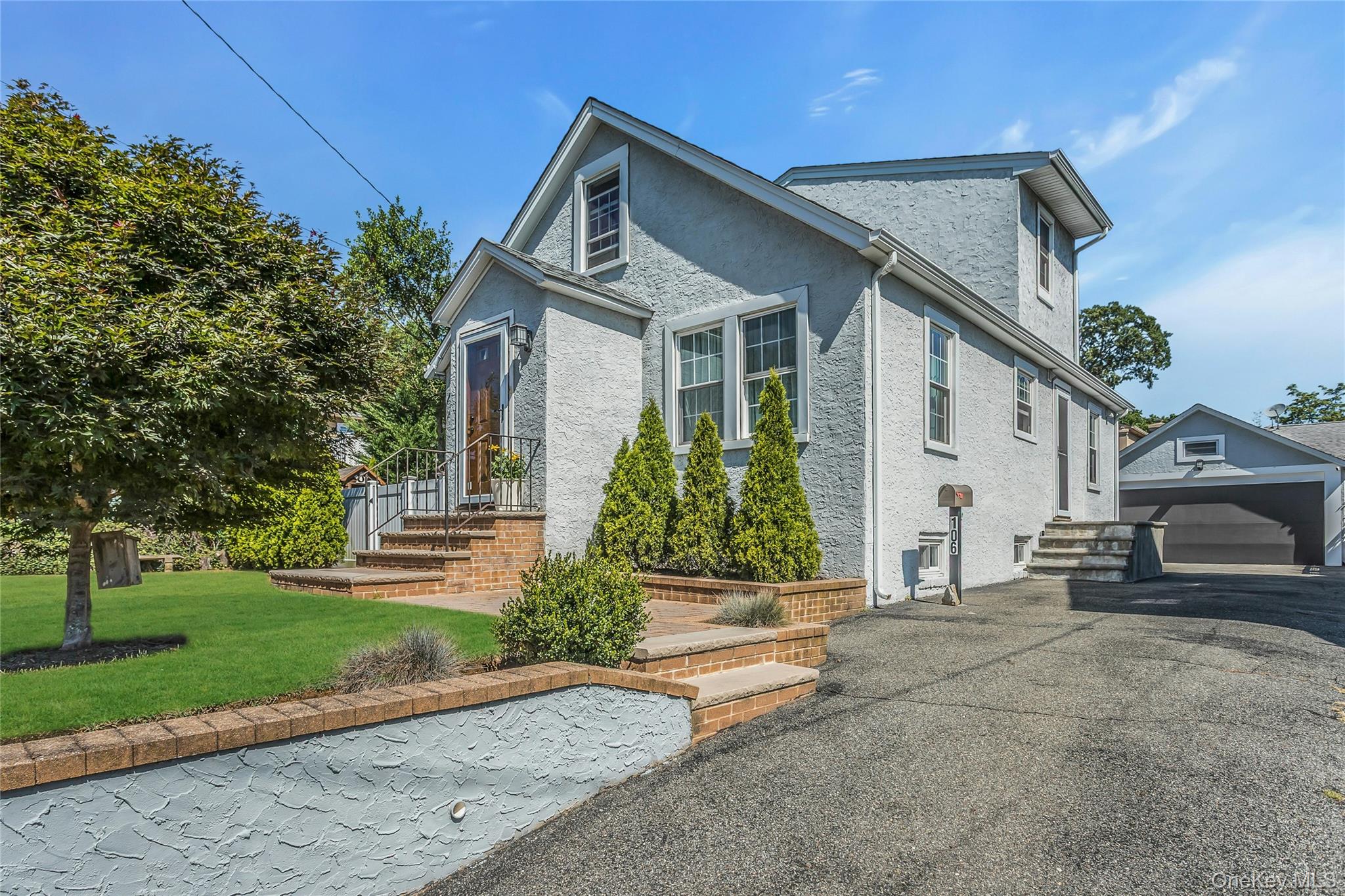 106 Scarcliffe Drive, Malverne, NY 11565