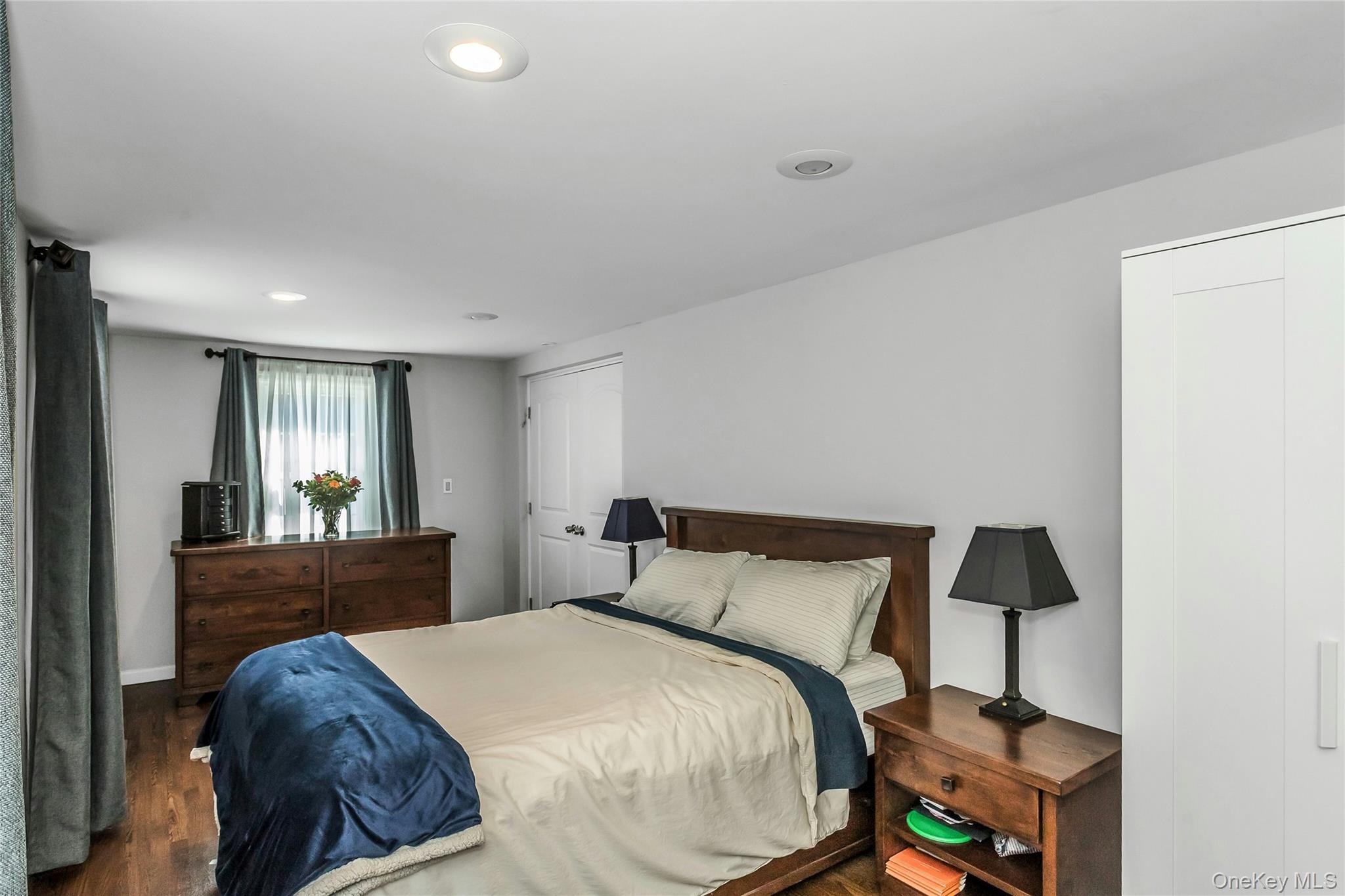 106 Scarcliffe Drive, Malverne, NY 11565