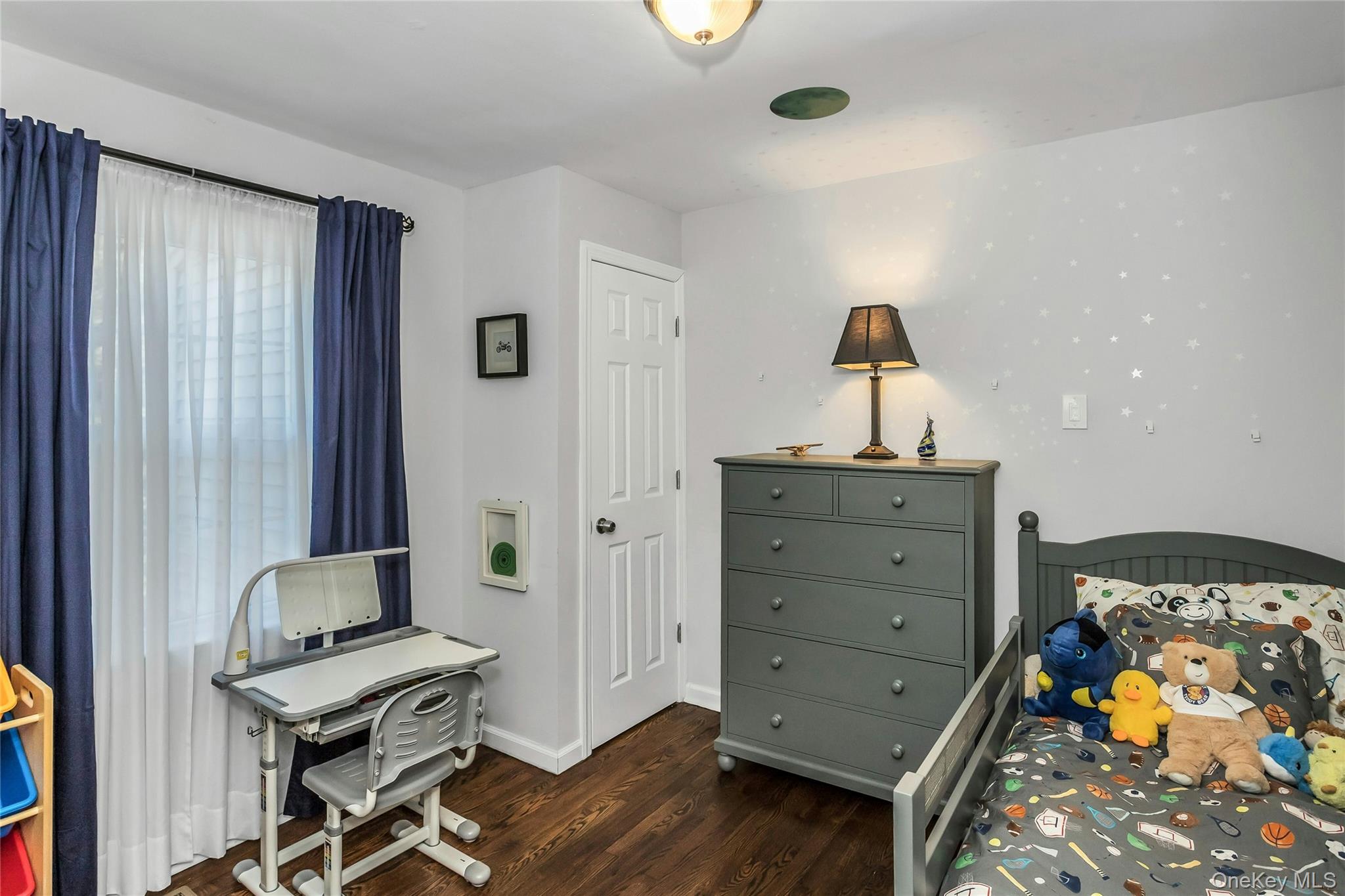 106 Scarcliffe Drive, Malverne, NY 11565