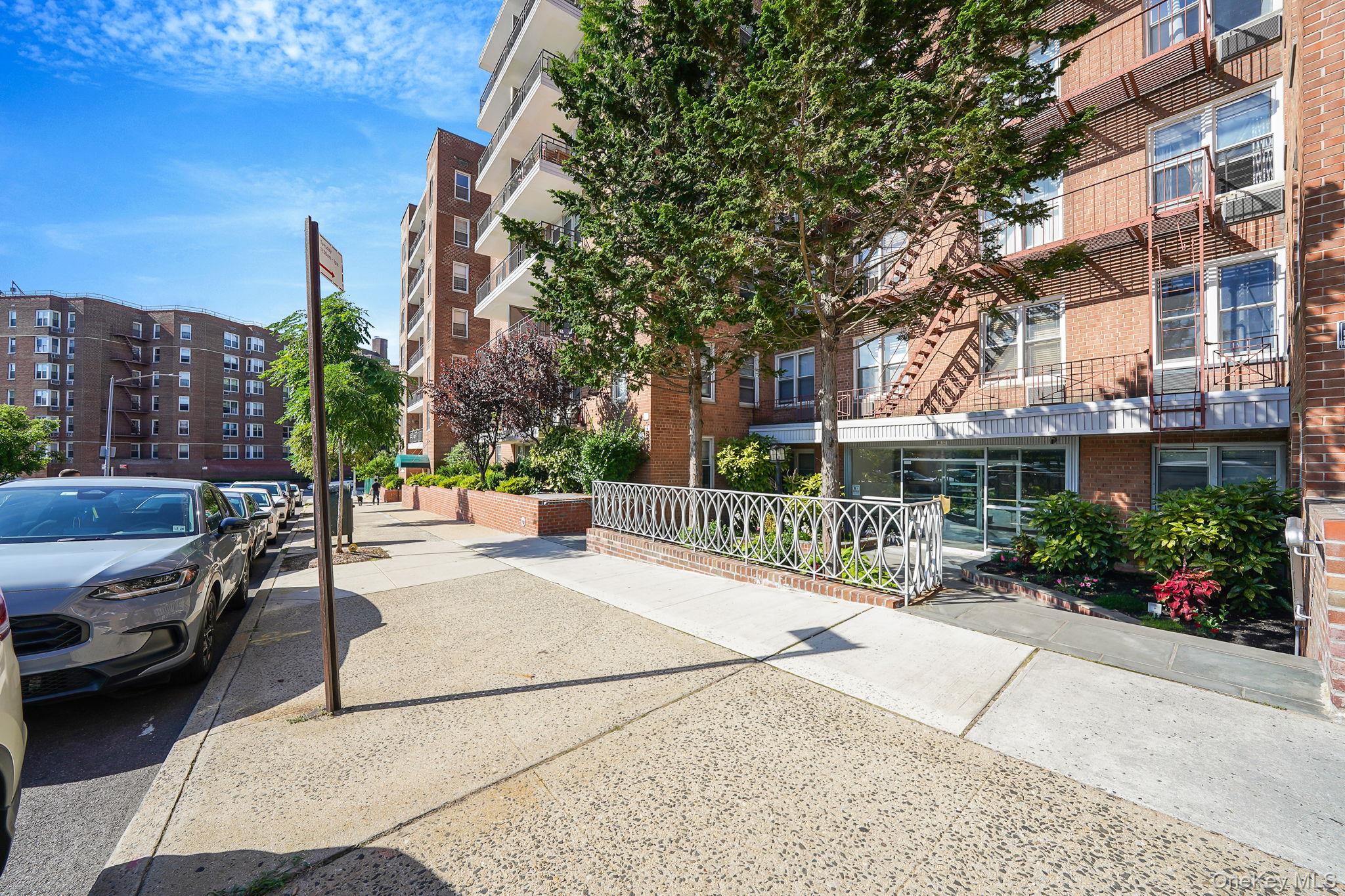 67-50 Thornton Place # 4U, Forest Hills, NY 11375