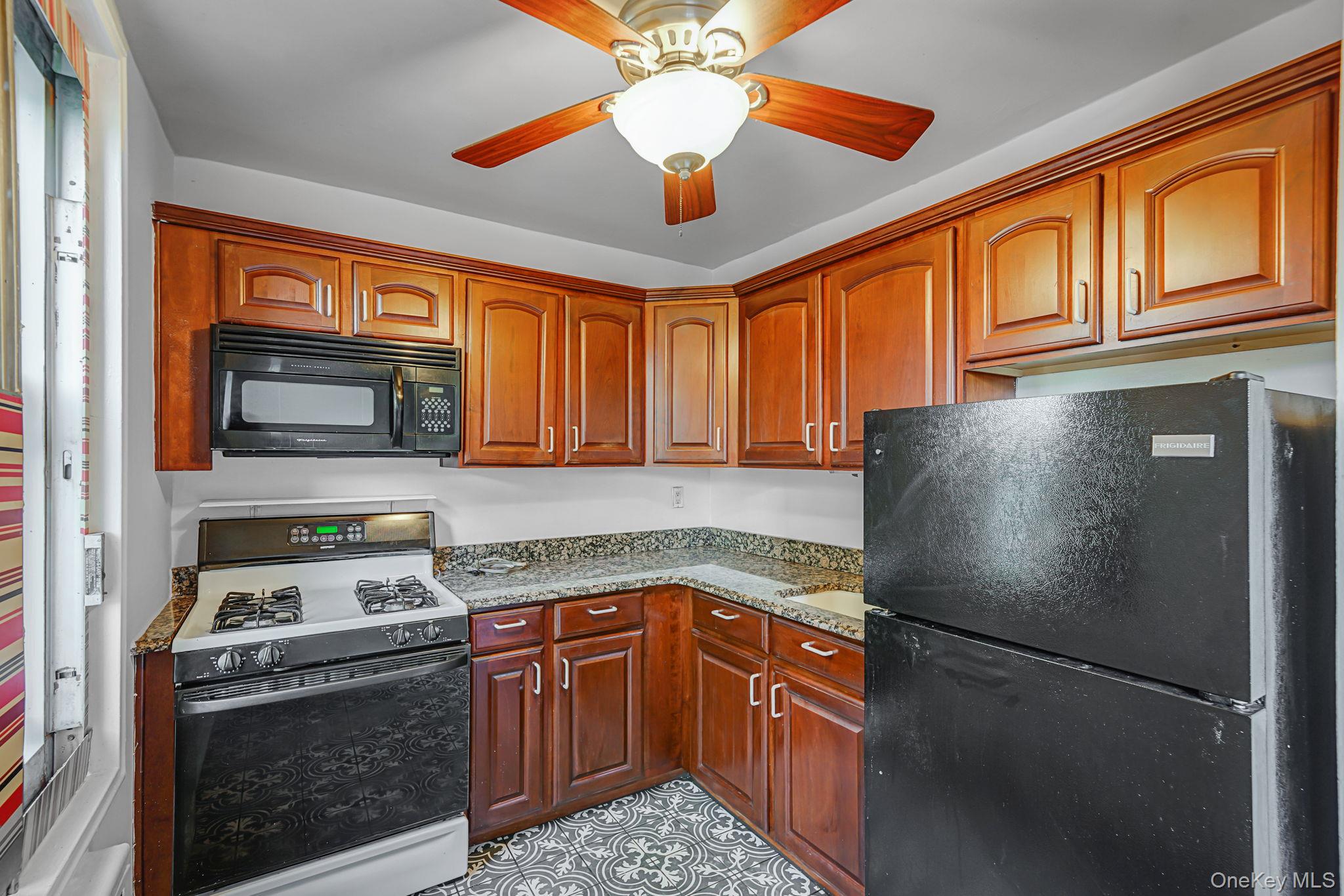 67-50 Thornton Place # 4U, Forest Hills, NY 11375