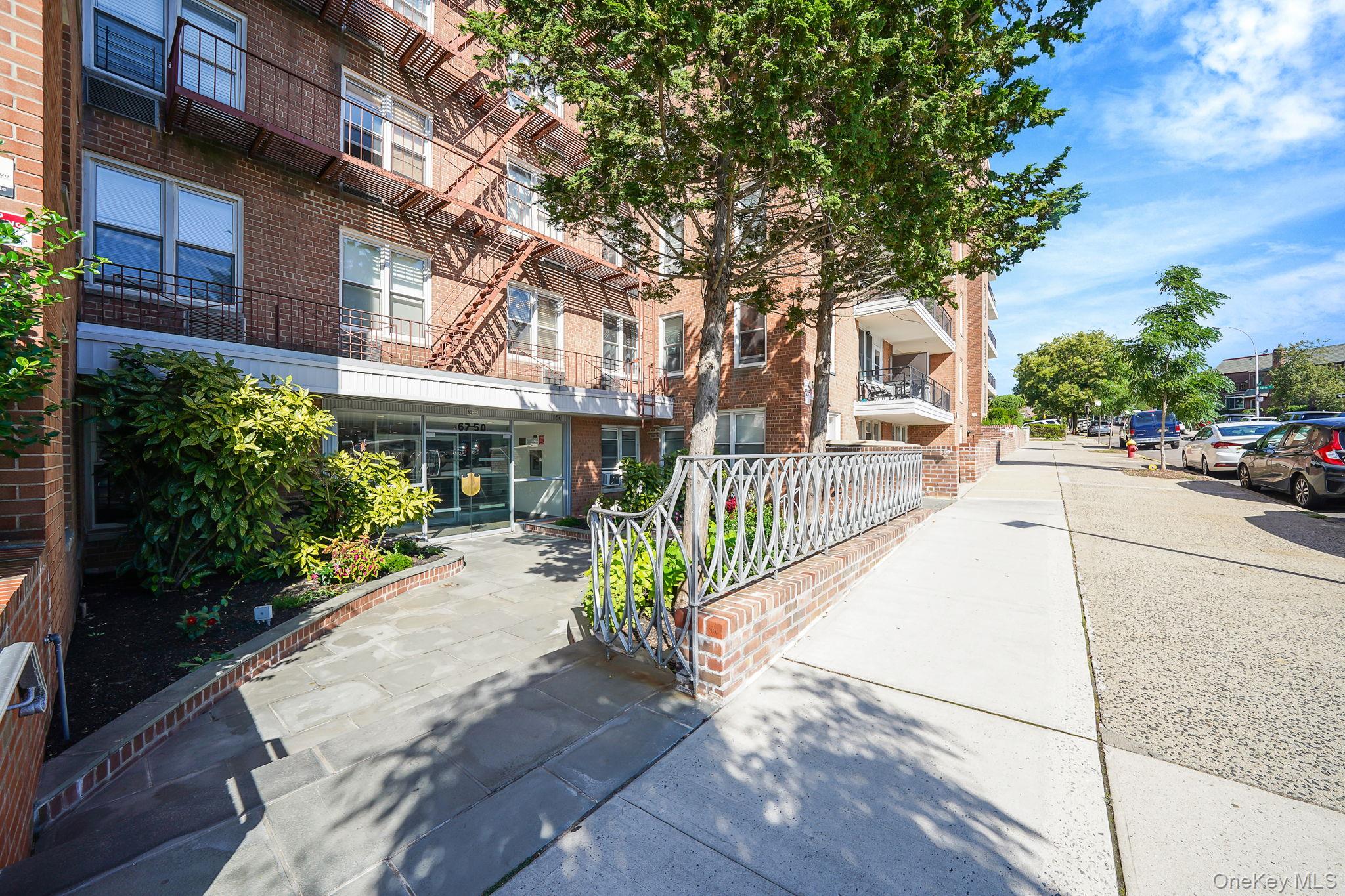 67-50 Thornton Place # 4U, Forest Hills, NY 11375