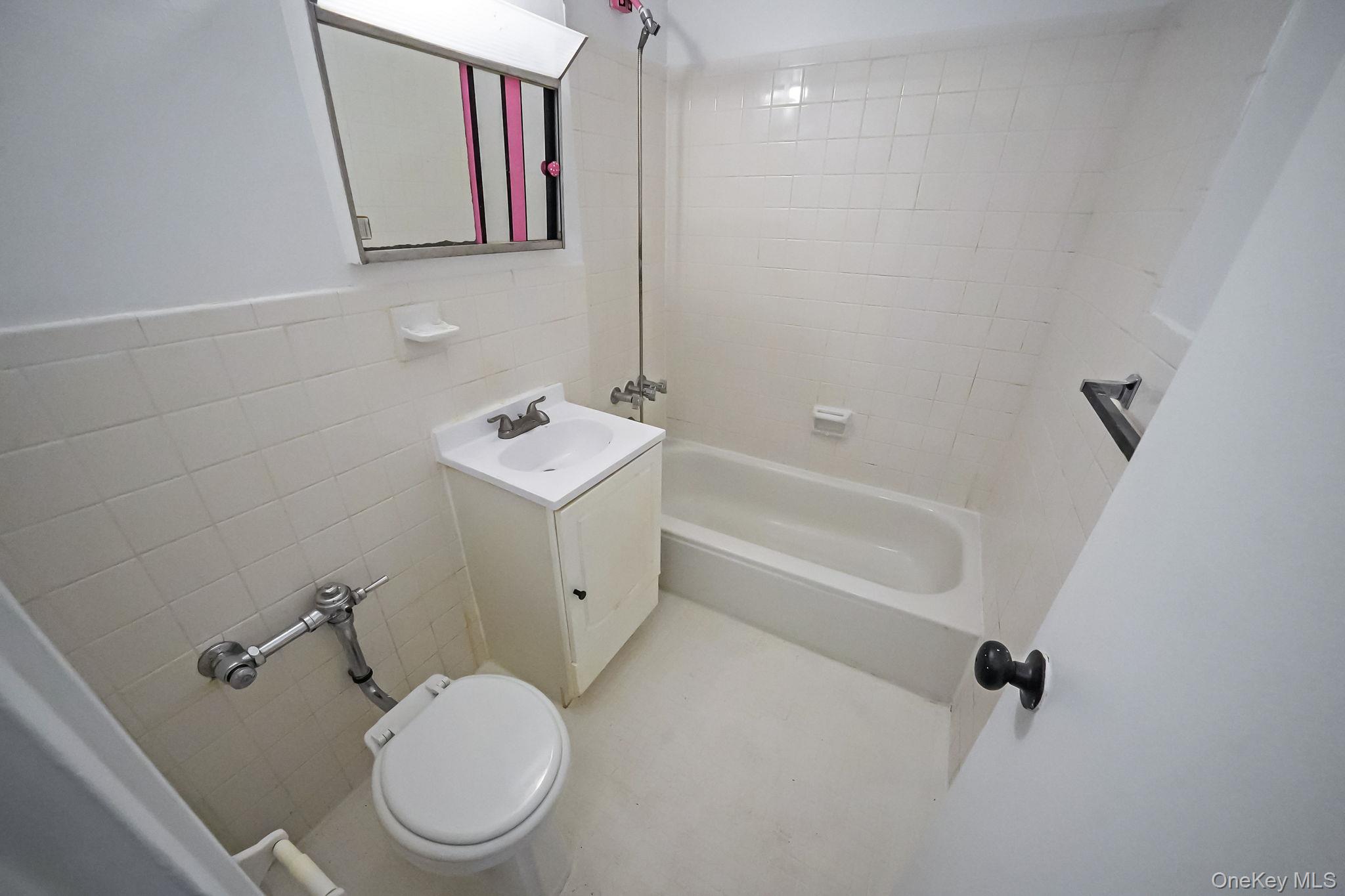 67-50 Thornton Place # 4U, Forest Hills, NY 11375