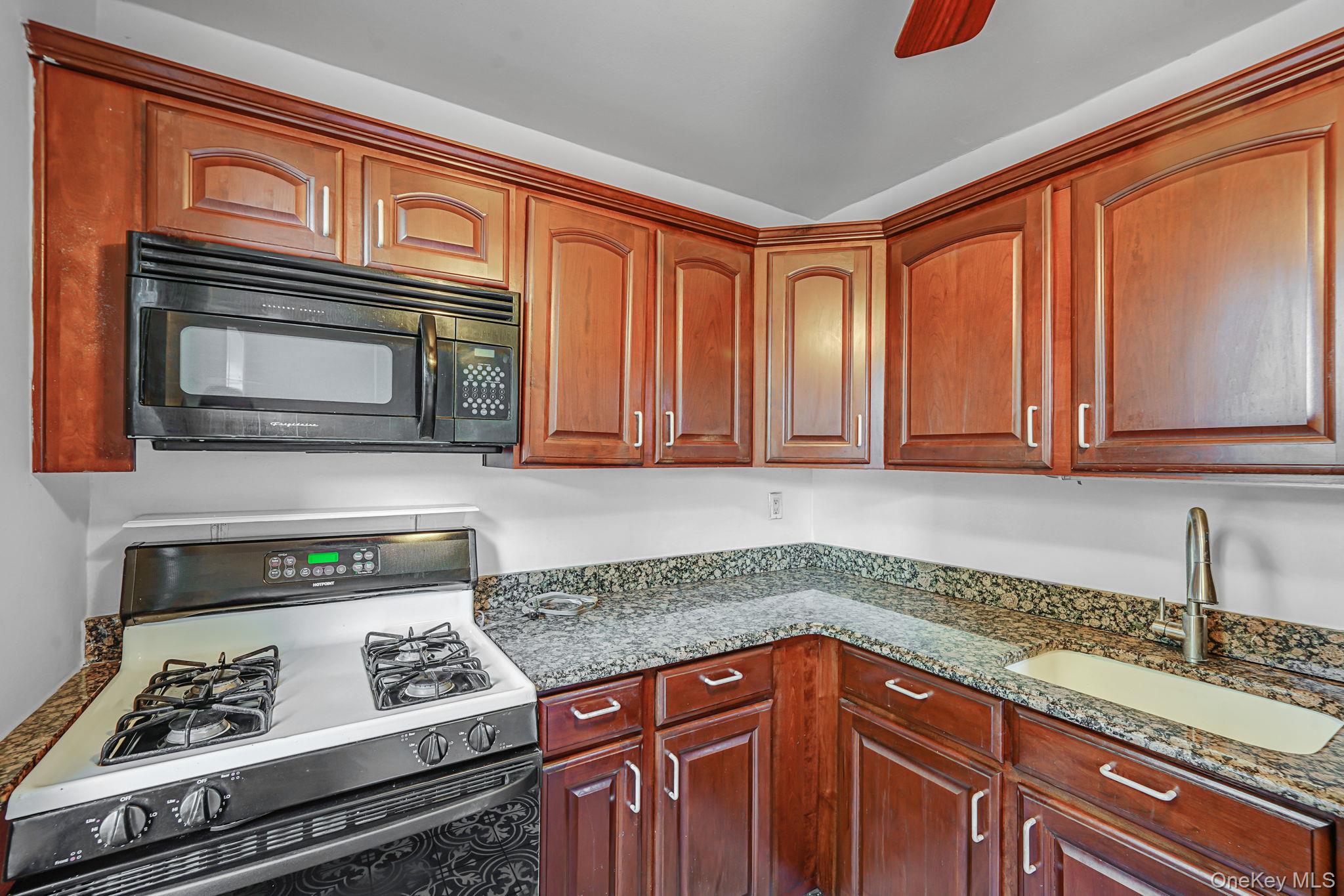 67-50 Thornton Place # 4U, Forest Hills, NY 11375