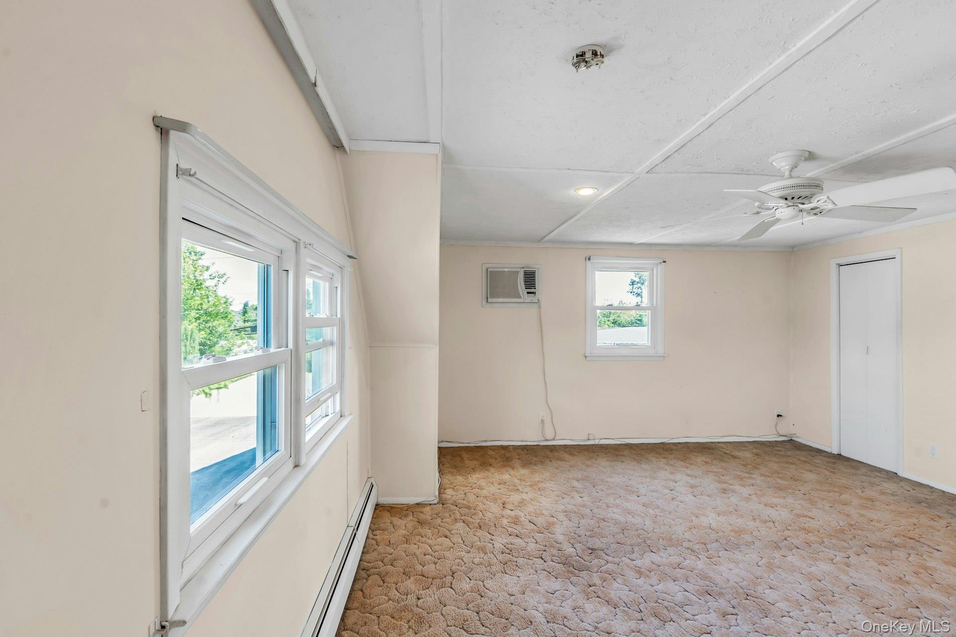 7 Tanager Lane, Levittown, NY 11756