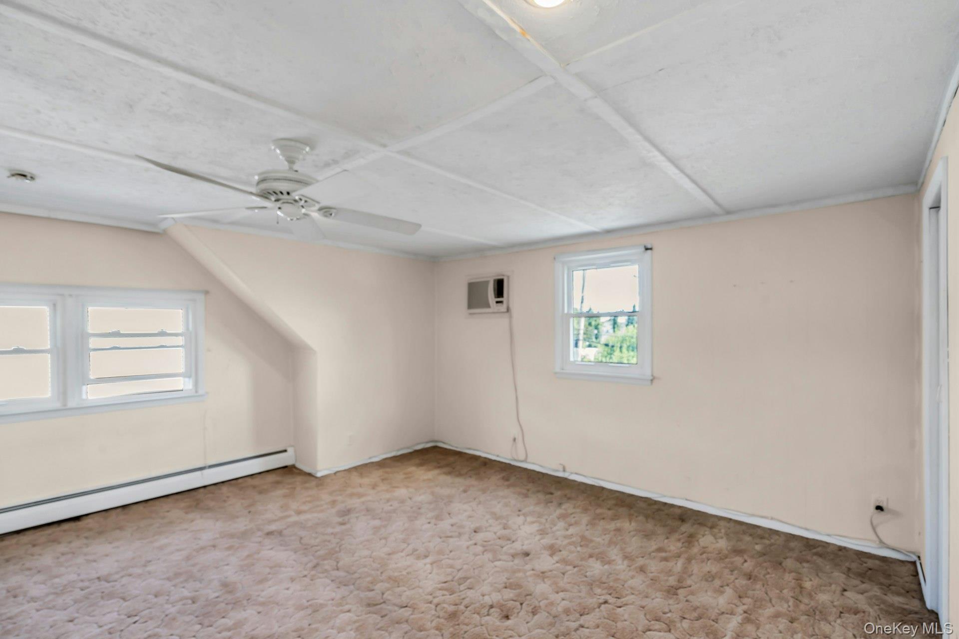 7 Tanager Lane, Levittown, NY 11756