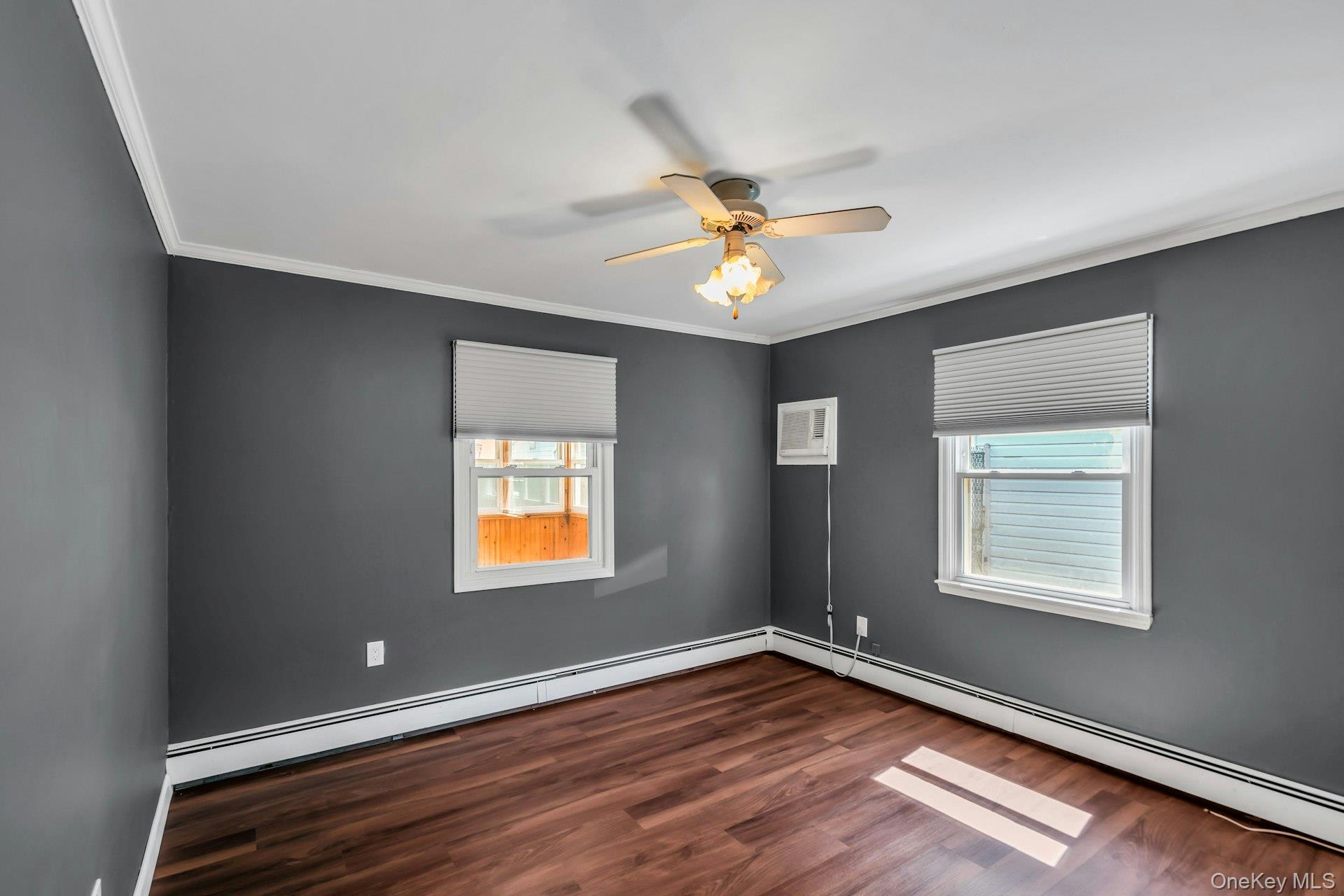 7 Tanager Lane, Levittown, NY 11756