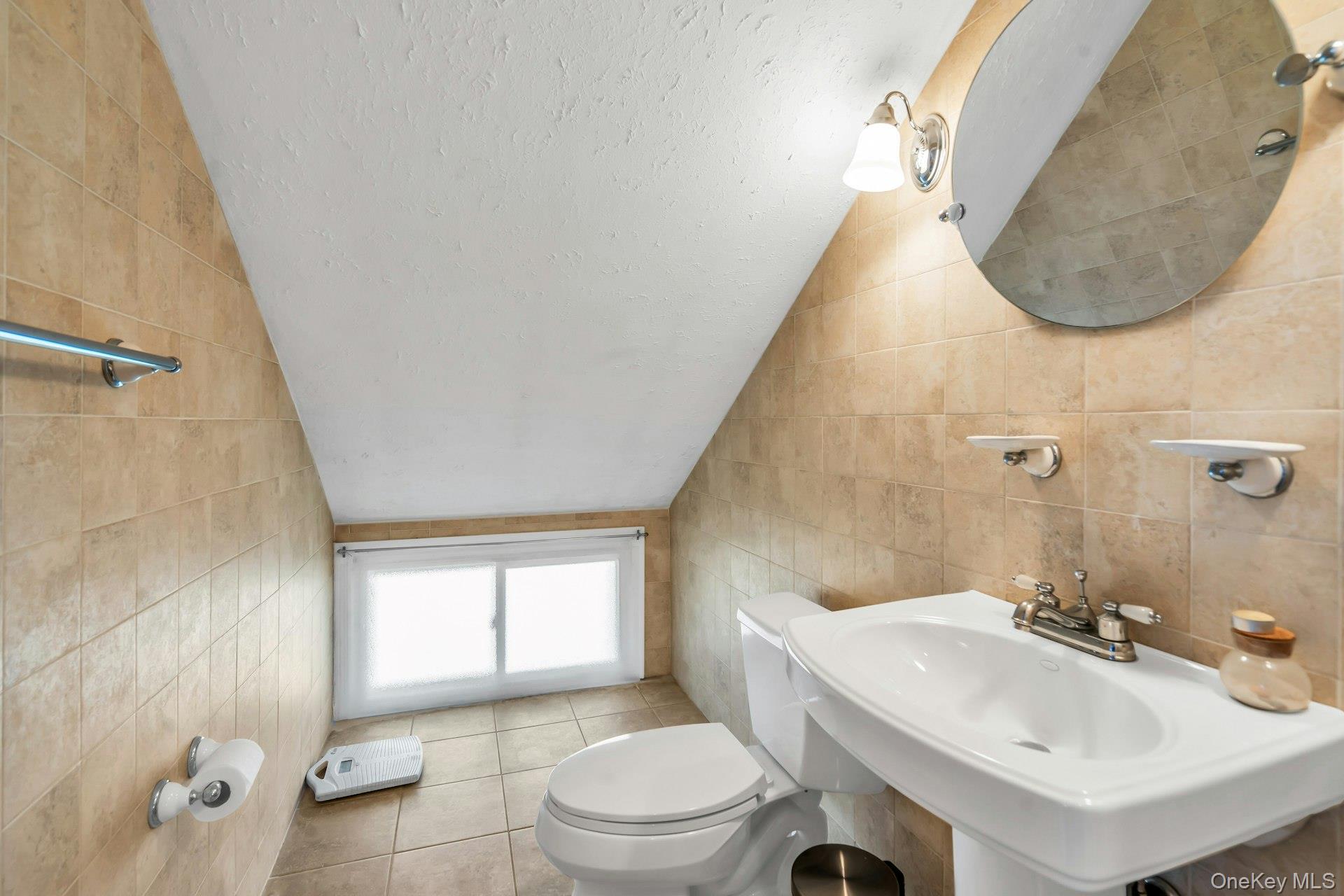 7 Tanager Lane, Levittown, NY 11756