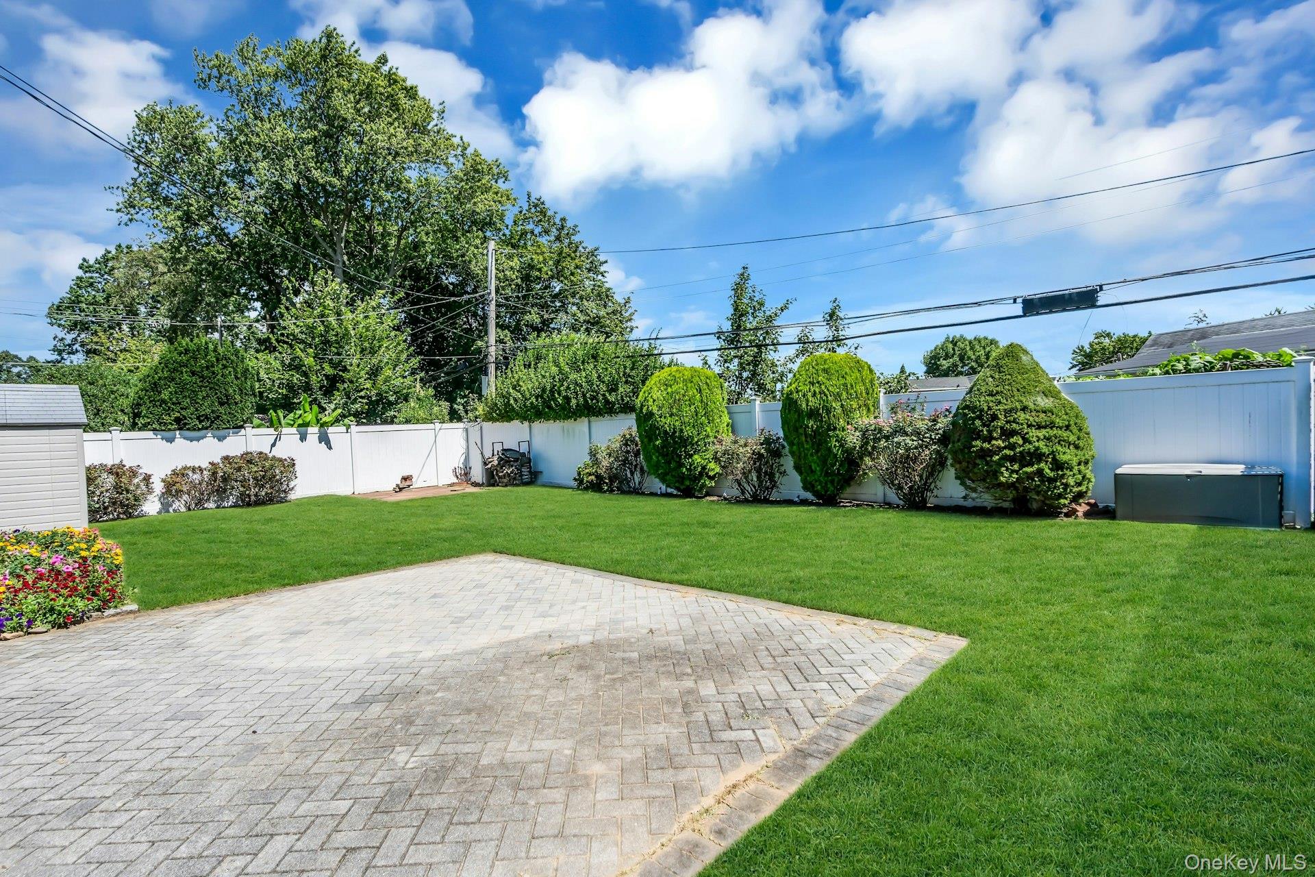 7 Tanager Lane, Levittown, NY 11756