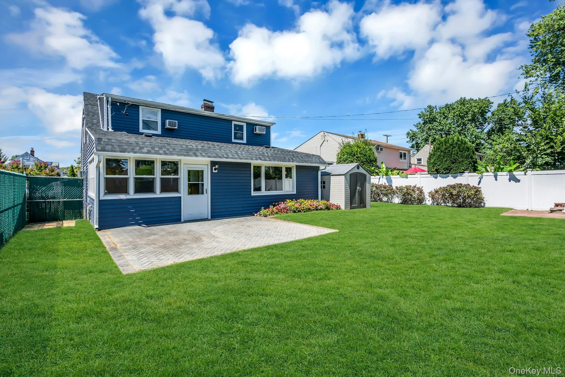 7 Tanager Lane, Levittown, NY 11756