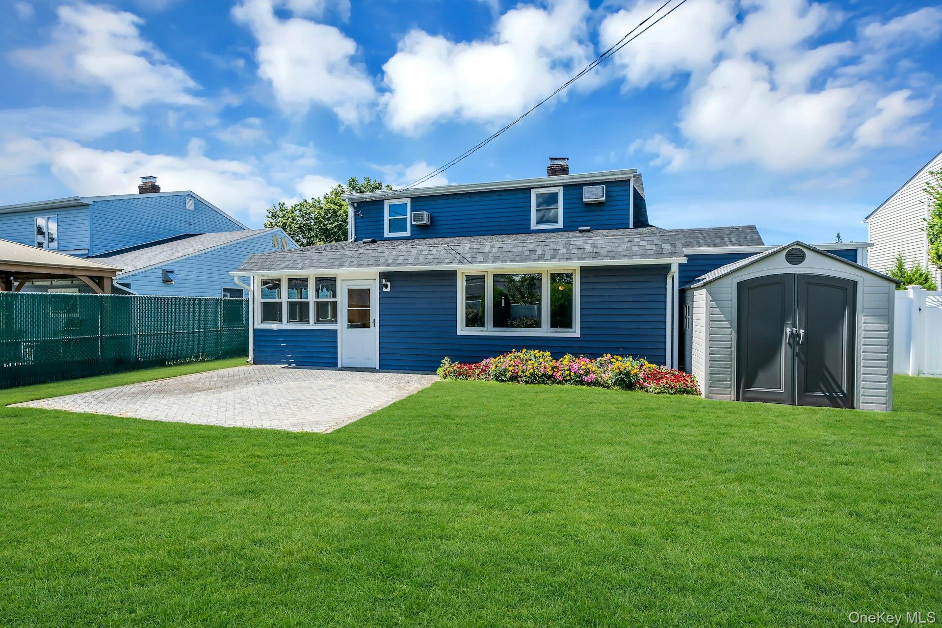 7 Tanager Lane, Levittown, NY 11756