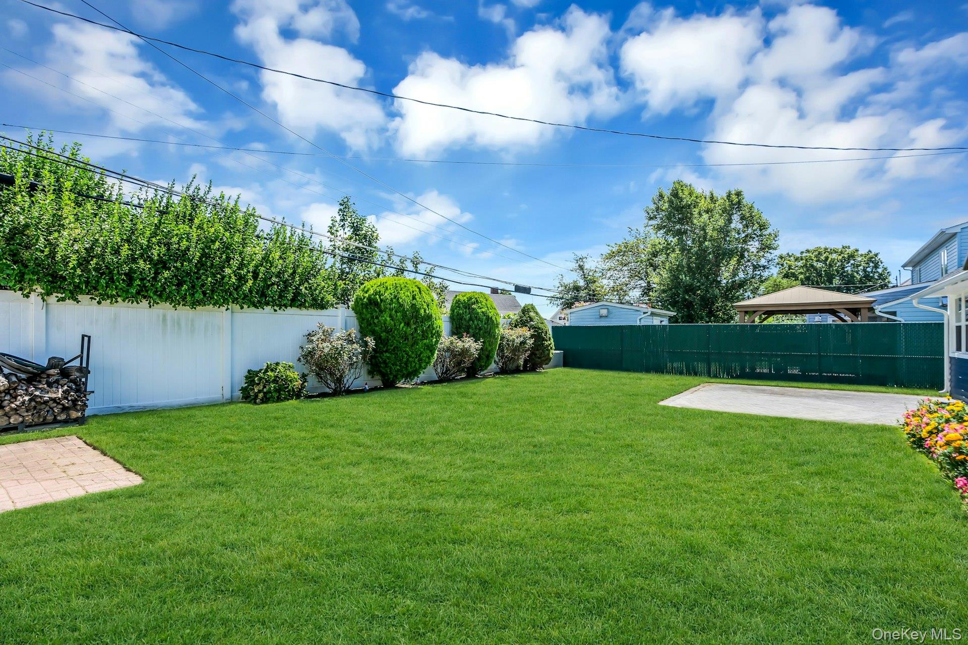 7 Tanager Lane, Levittown, NY 11756