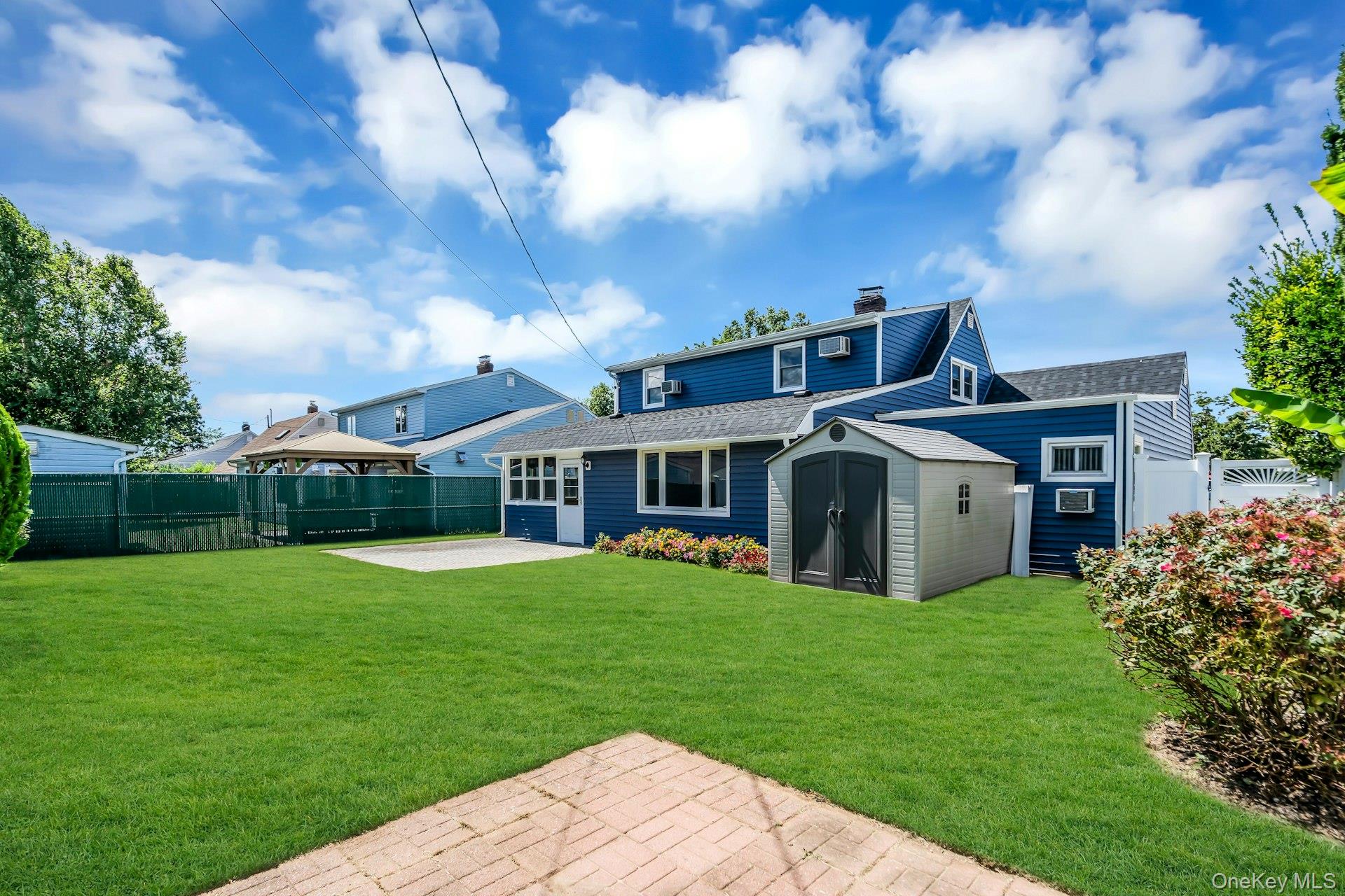 7 Tanager Lane, Levittown, NY 11756