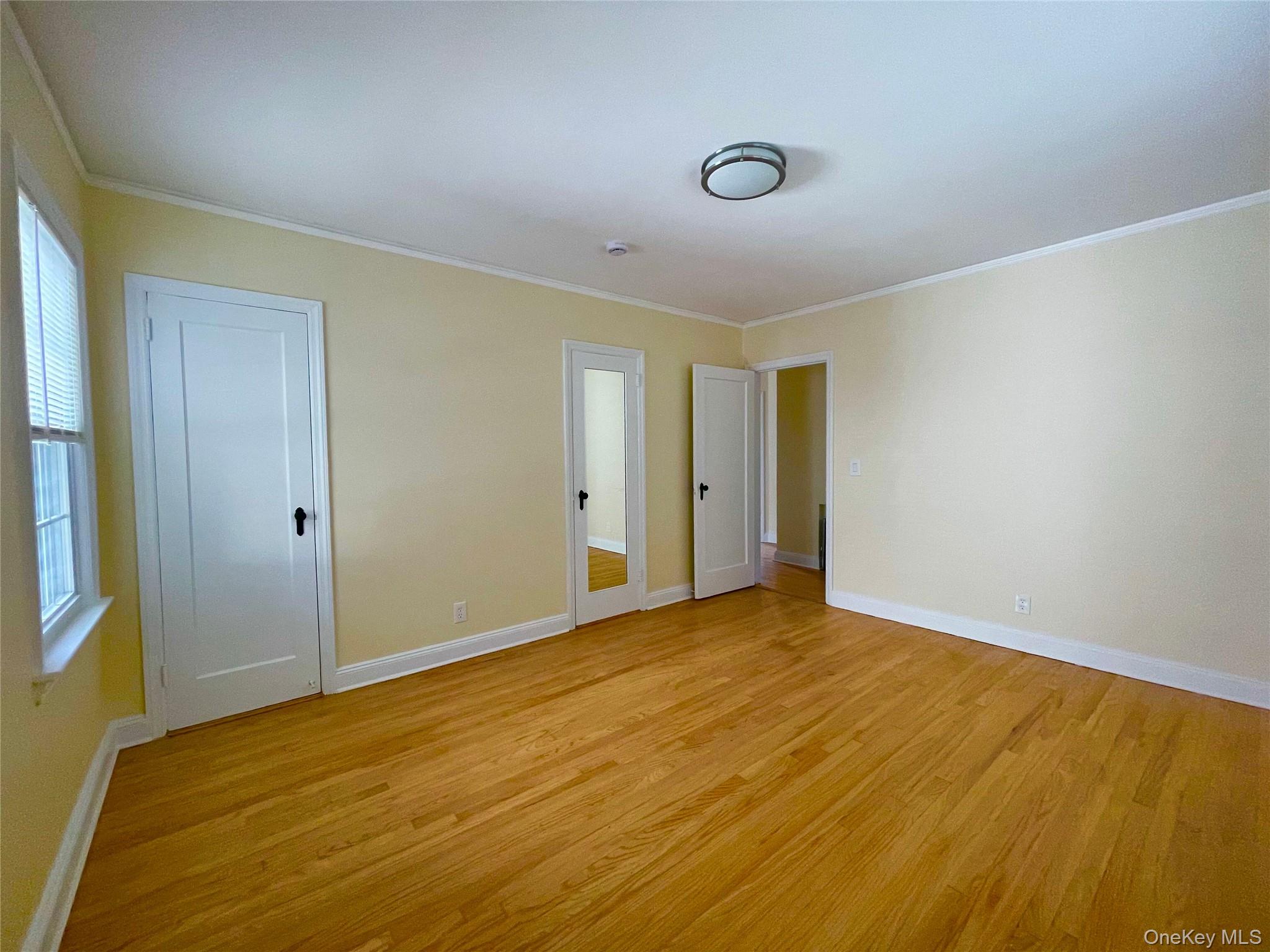 24 Tulip Lane, New Hyde Park, NY 11040