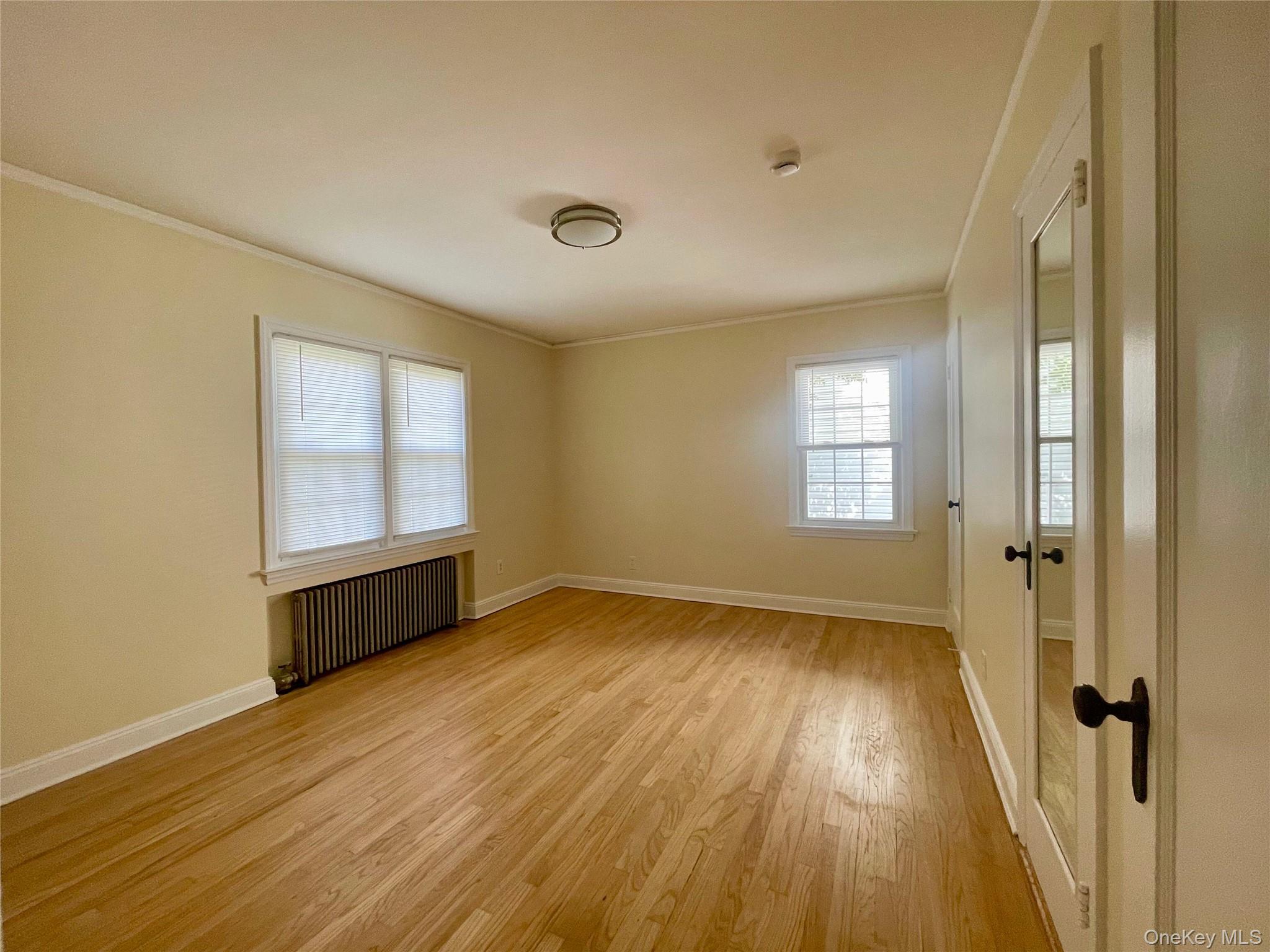 24 Tulip Lane, New Hyde Park, NY 11040