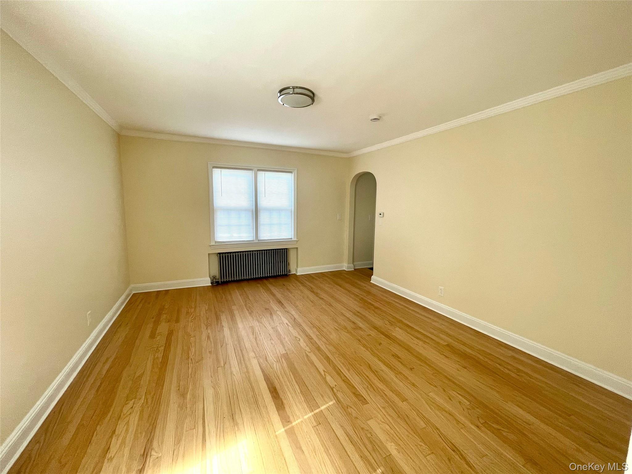 24 Tulip Lane, New Hyde Park, NY 11040