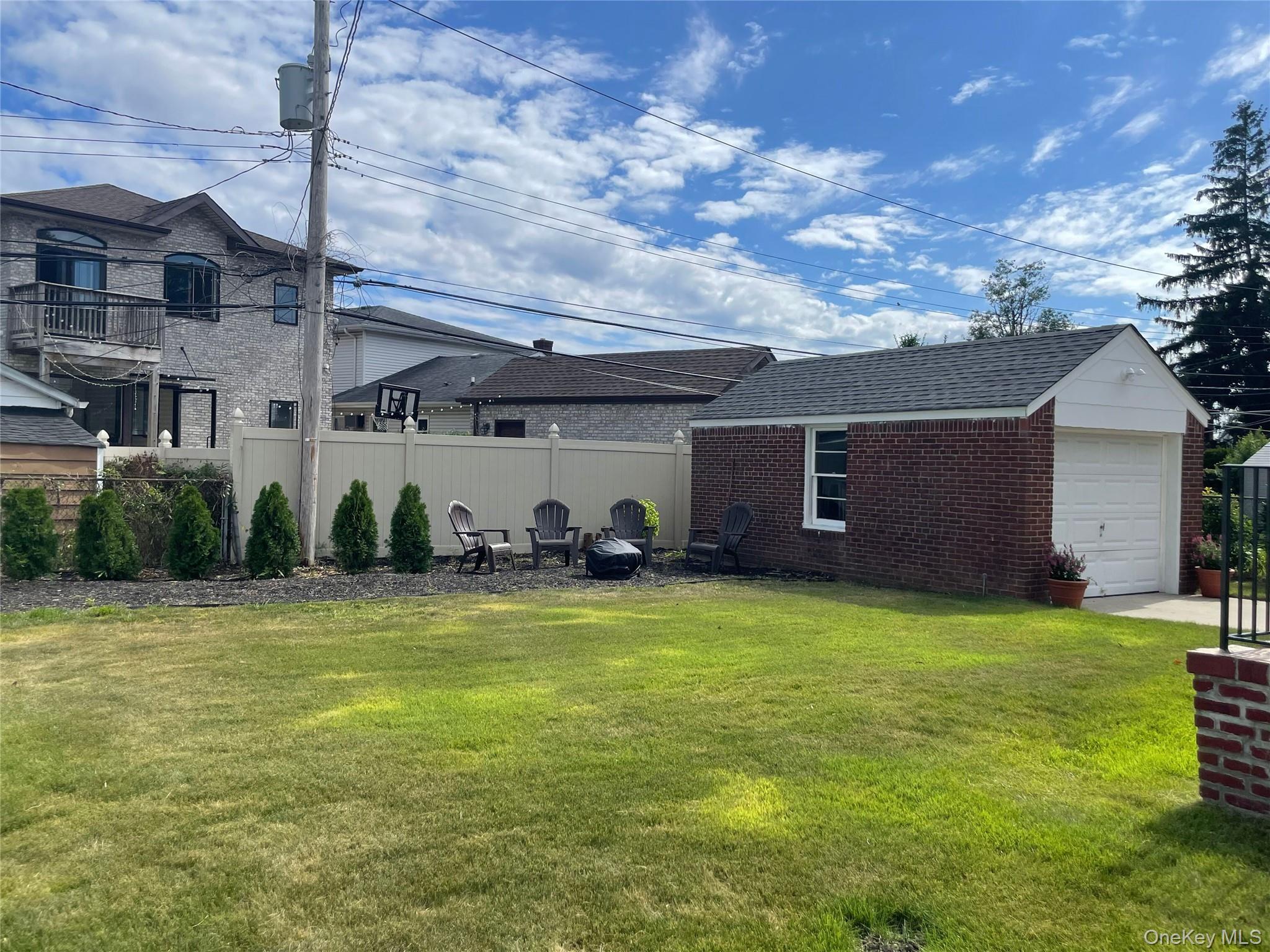 24 Tulip Lane, New Hyde Park, NY 11040