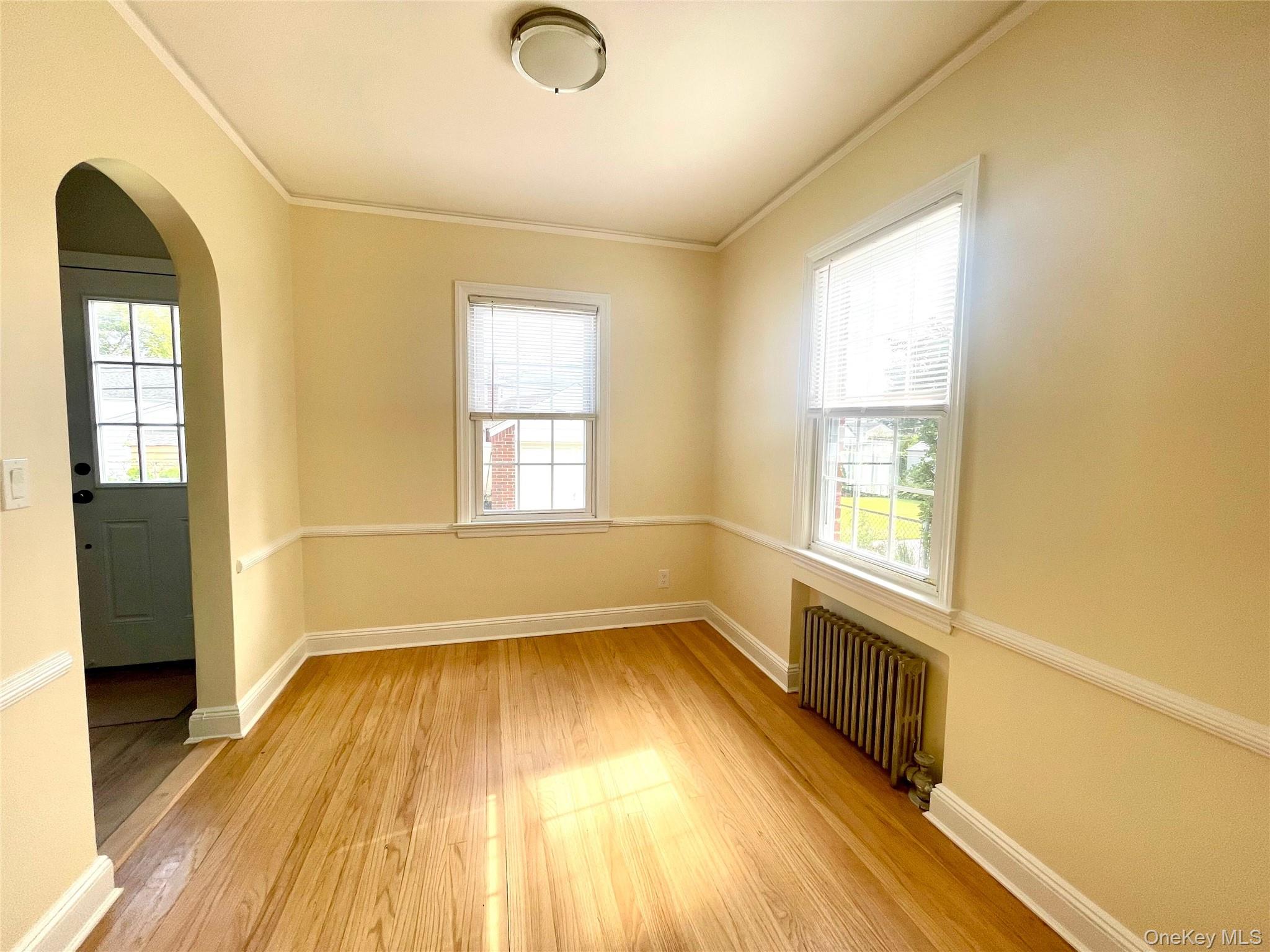 24 Tulip Lane, New Hyde Park, NY 11040